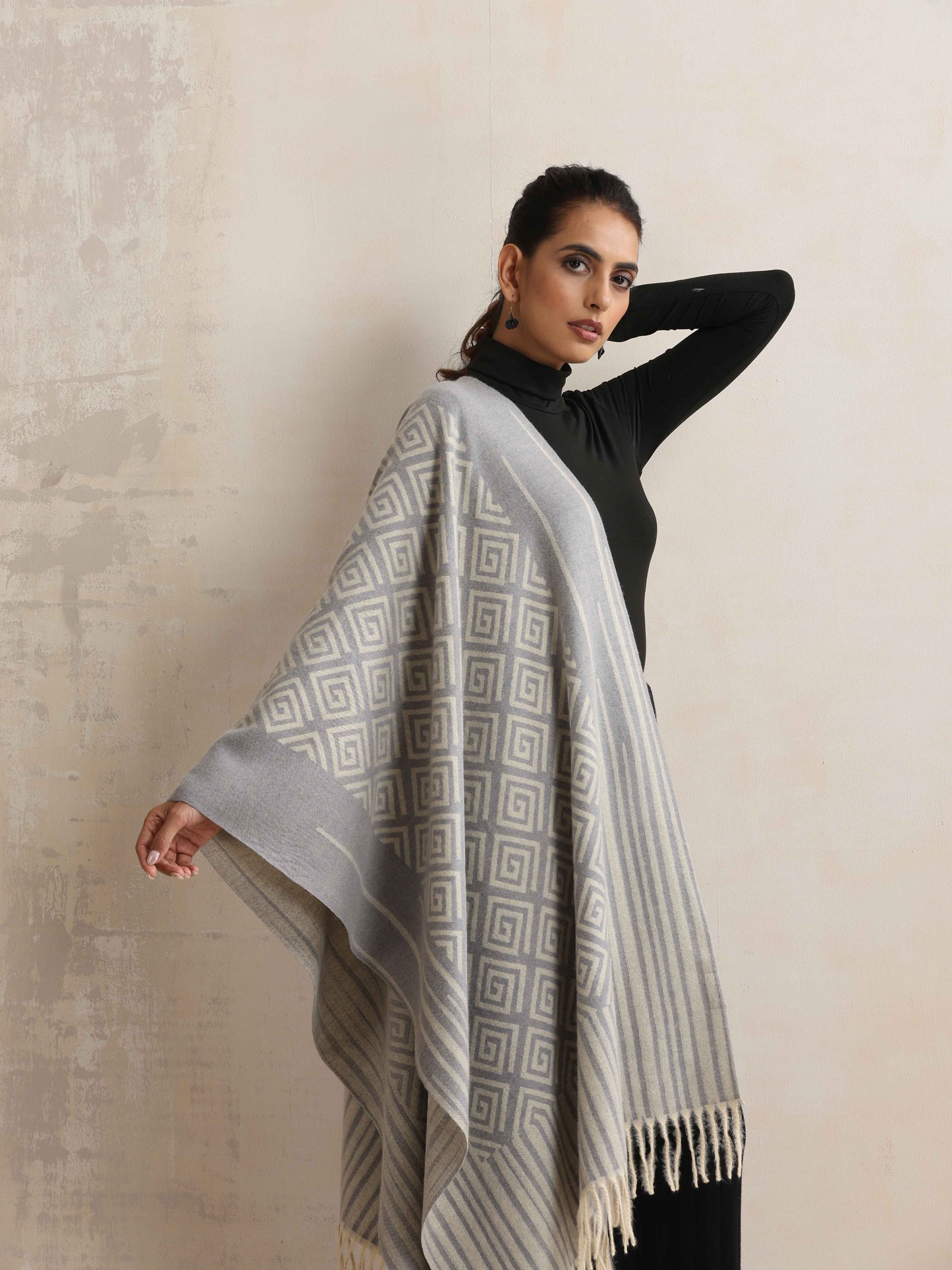 trueBrowns Grey Geometric Woollen Stole | Swadesiicart