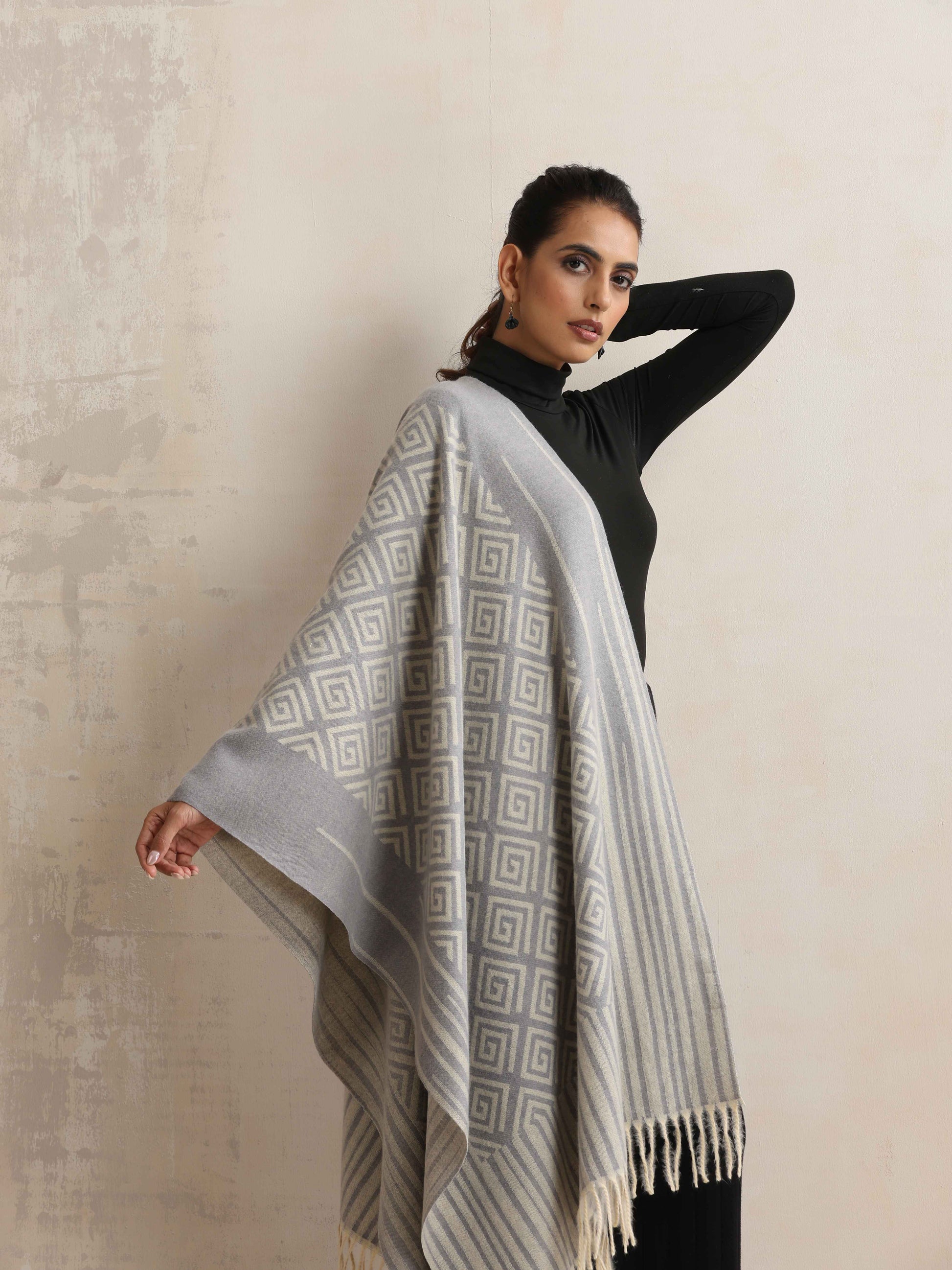 trueBrowns Grey Geometric Woollen Stole | Swadesiicart