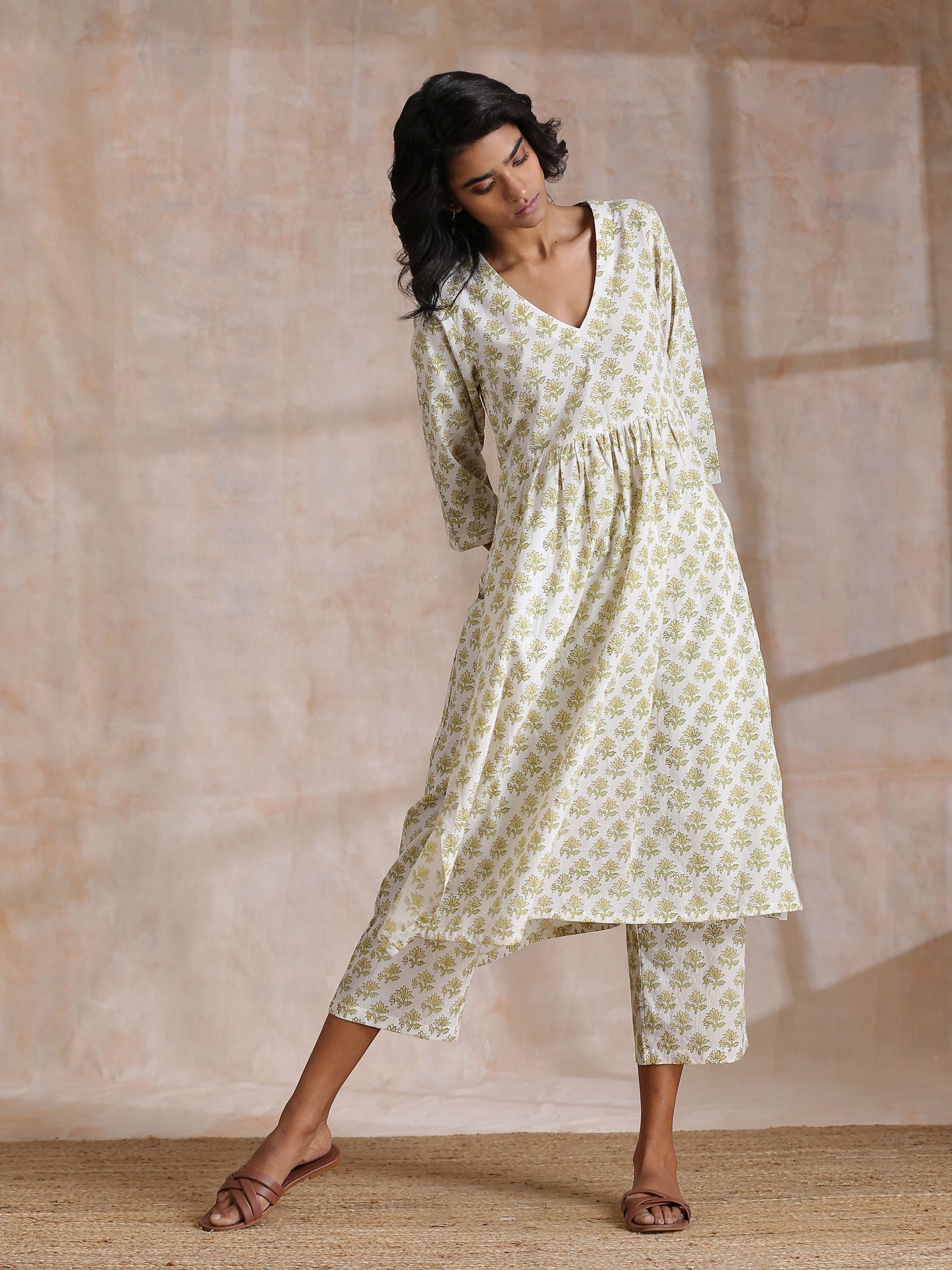 trueBrowns Green Buta On Off White Block Print Cotton Slit Gathered Kurta Set | Swadesiicart