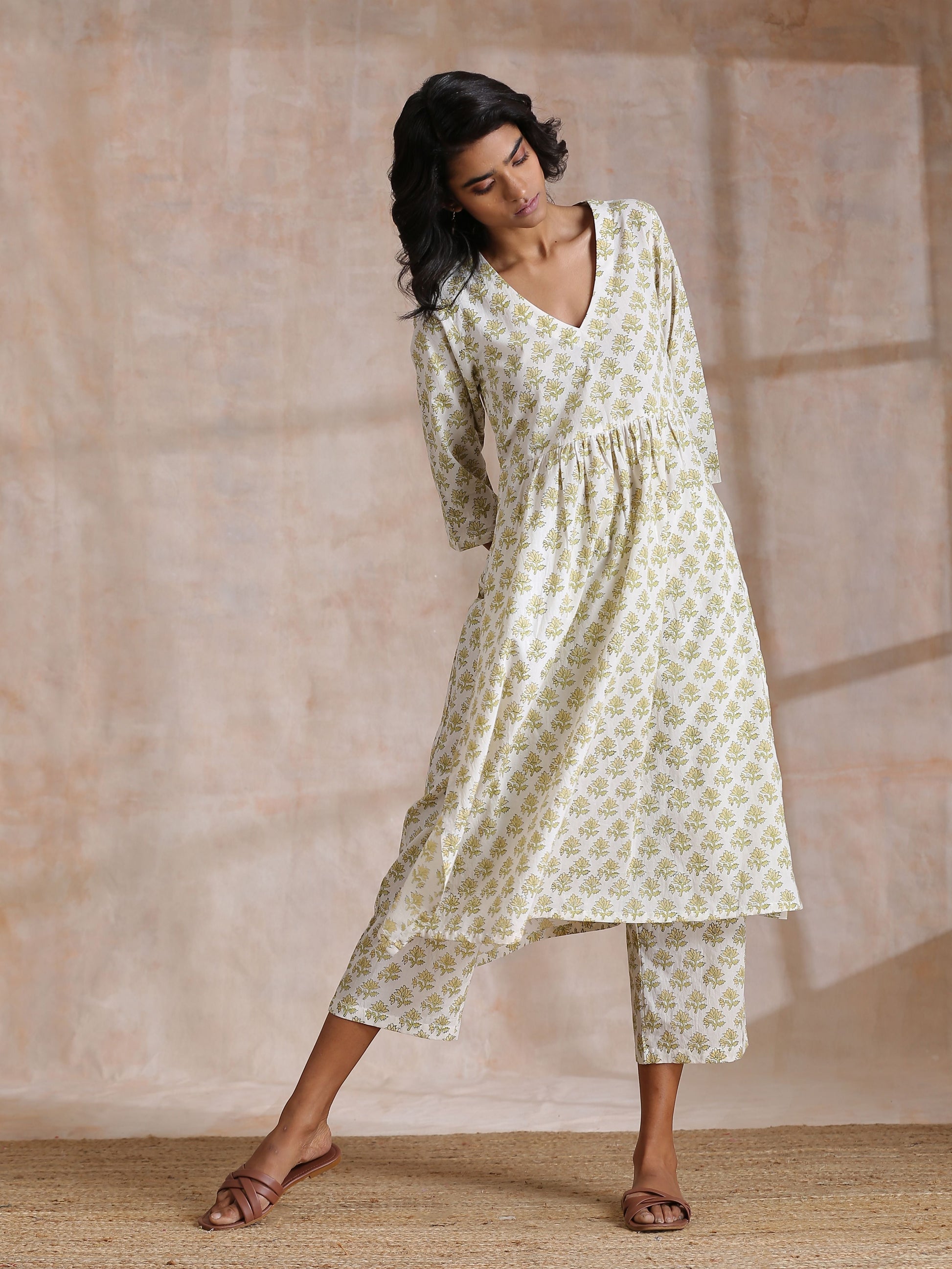 trueBrowns Green Buta On Off White Block Print Cotton Slit Gathered Kurta Set | Swadesiicart