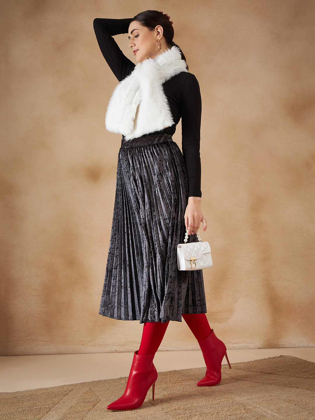 InWeave Women's Pure White Faux Fur Neck Warmer - Swadesiicart