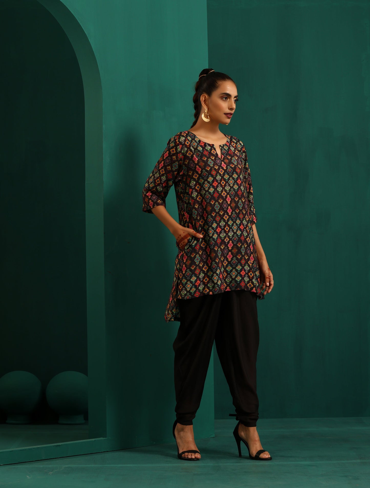 trueBrowns Black Ikat Muslin Silk Printed High Low Co-ord Set - Swadesiicart