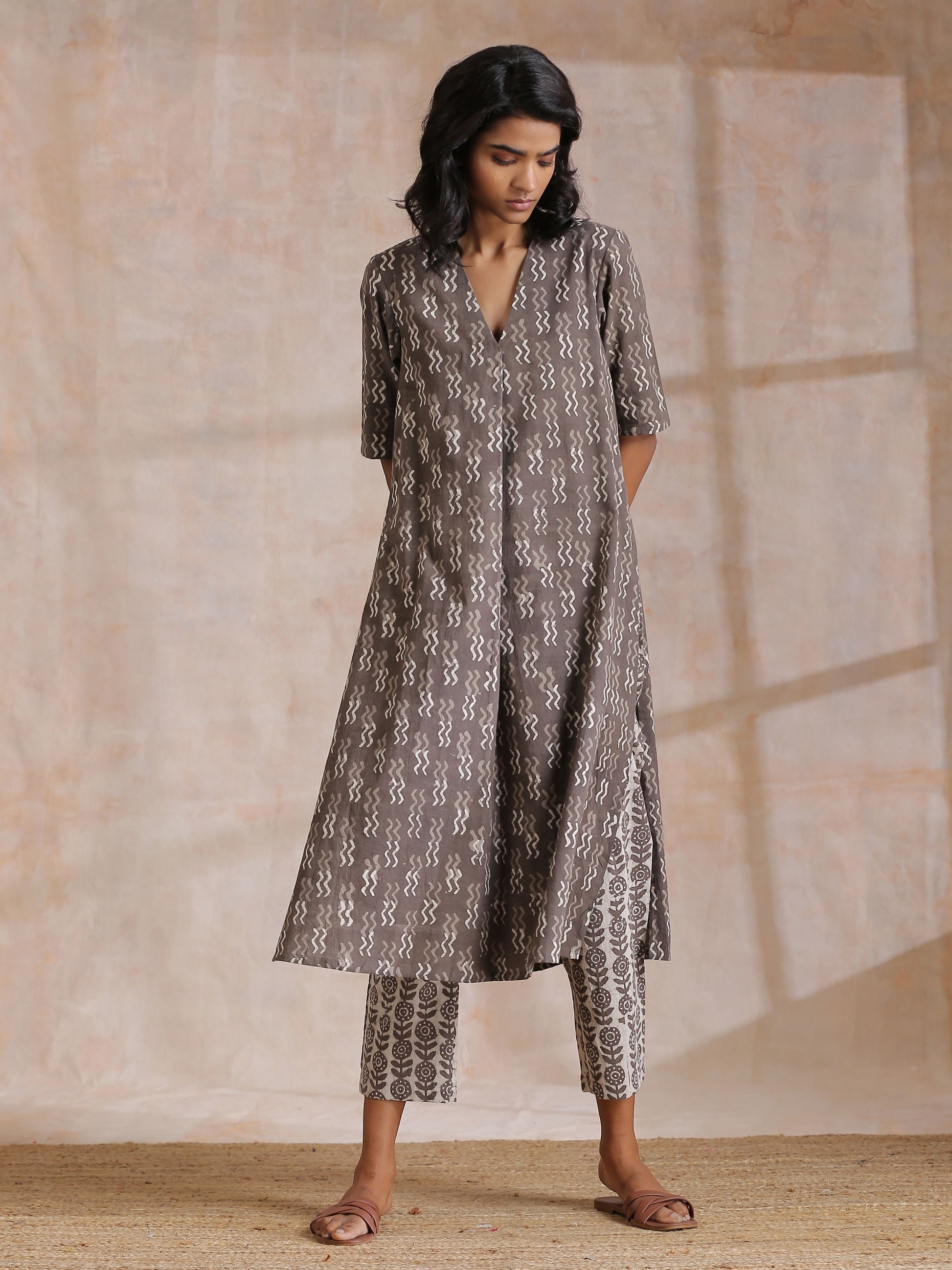 trueBrowns Clay Dabu Zig-Zag Motifs Print Cotton Kurta Pant Set | Swadesiicart