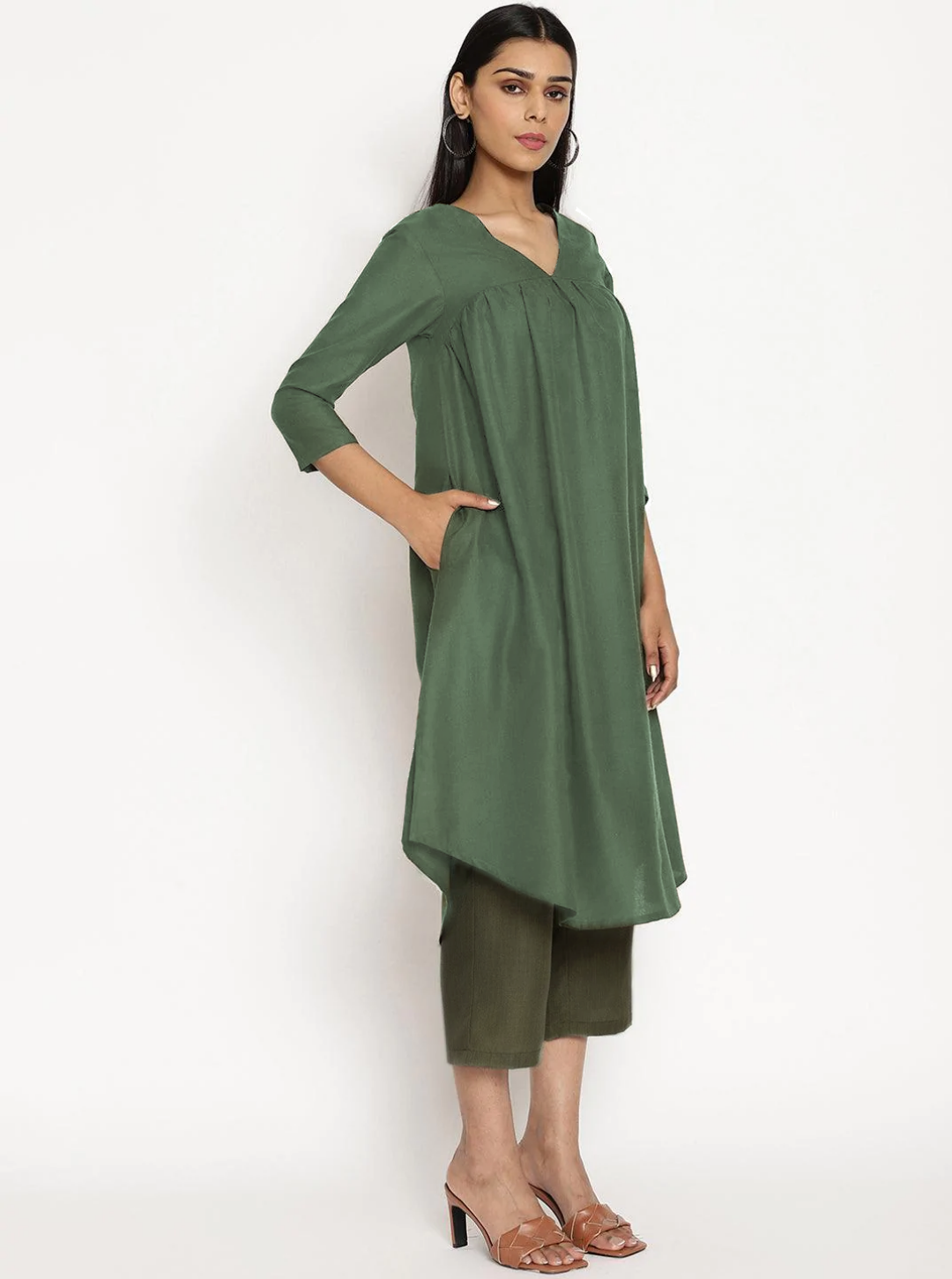 trueBrowns Cotton Linen Light Green Gathered Kurta Pant Set | Swadesiicart