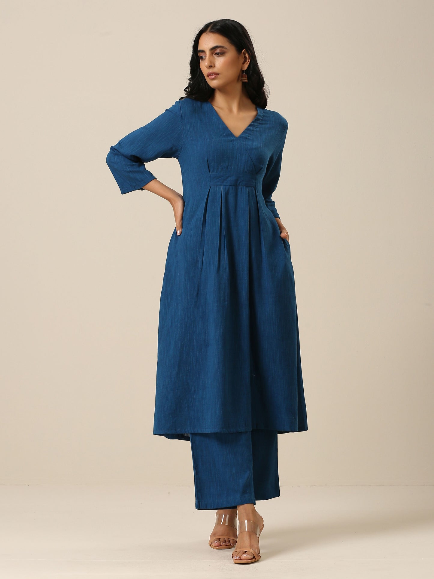 trueBrowns Classic Blue Slub Texture Overlap Pleat Kurta Pant Set | Swadesiicart