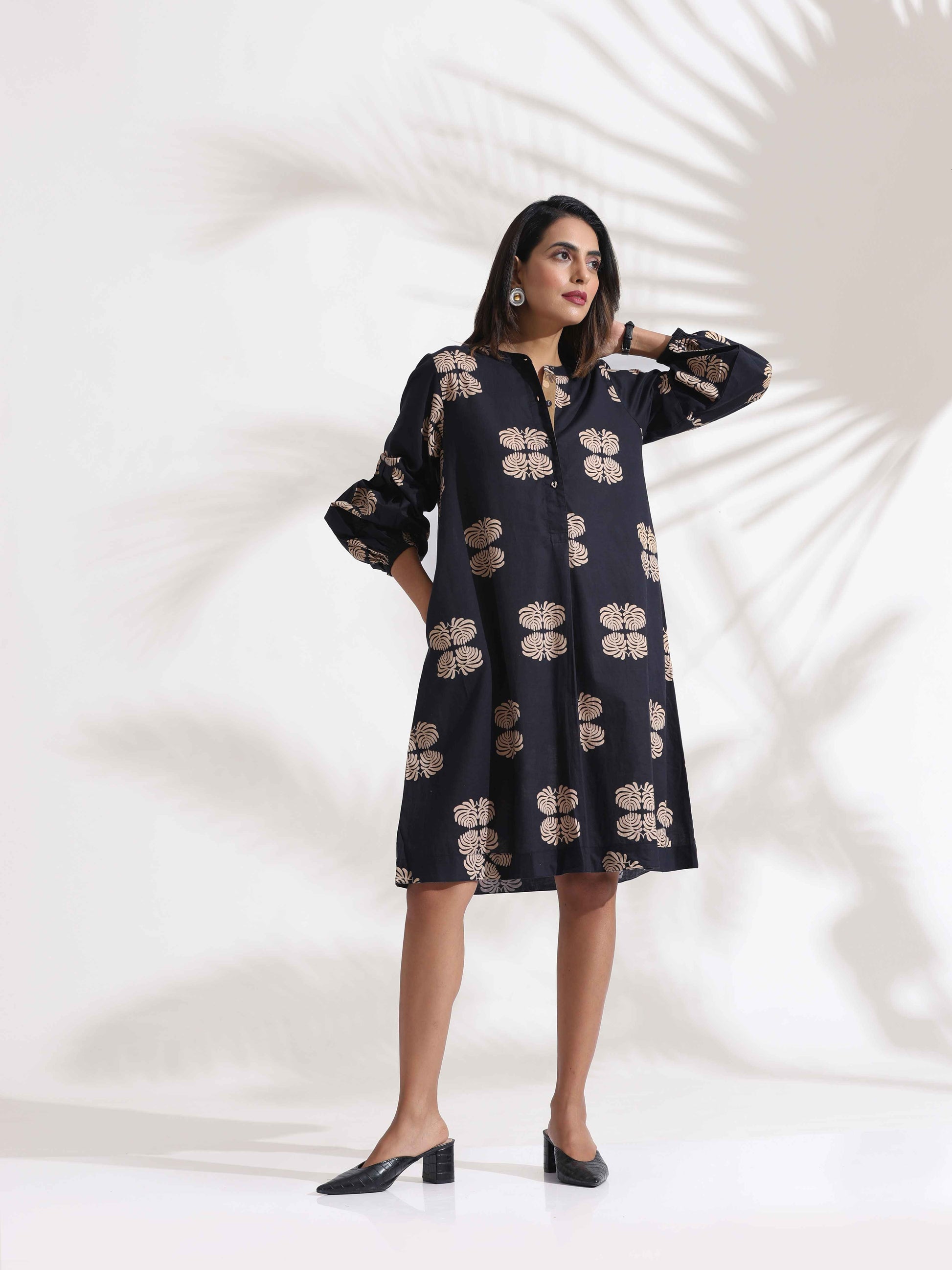 trueBrowns Black Cotton Print Short Dress | Swadesiicart