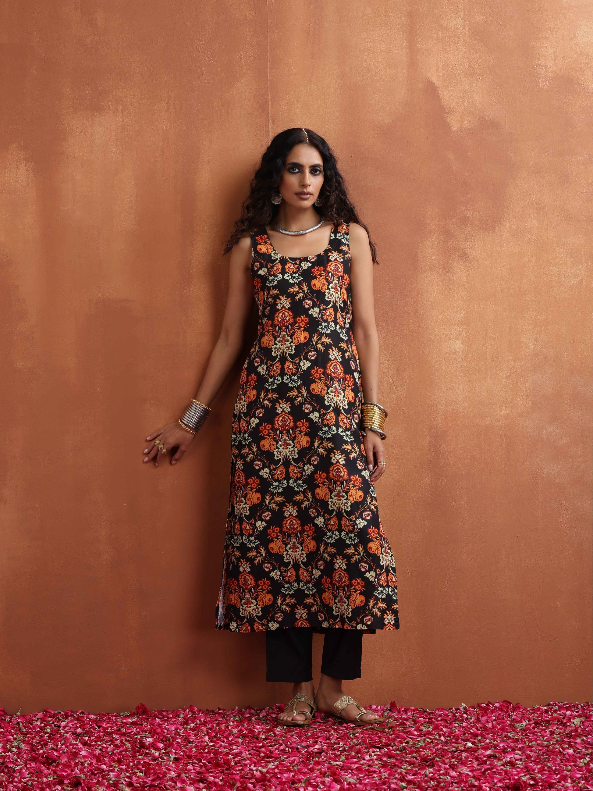 trueBrowns Black Print Straight Kurta Set | Swadesiicart