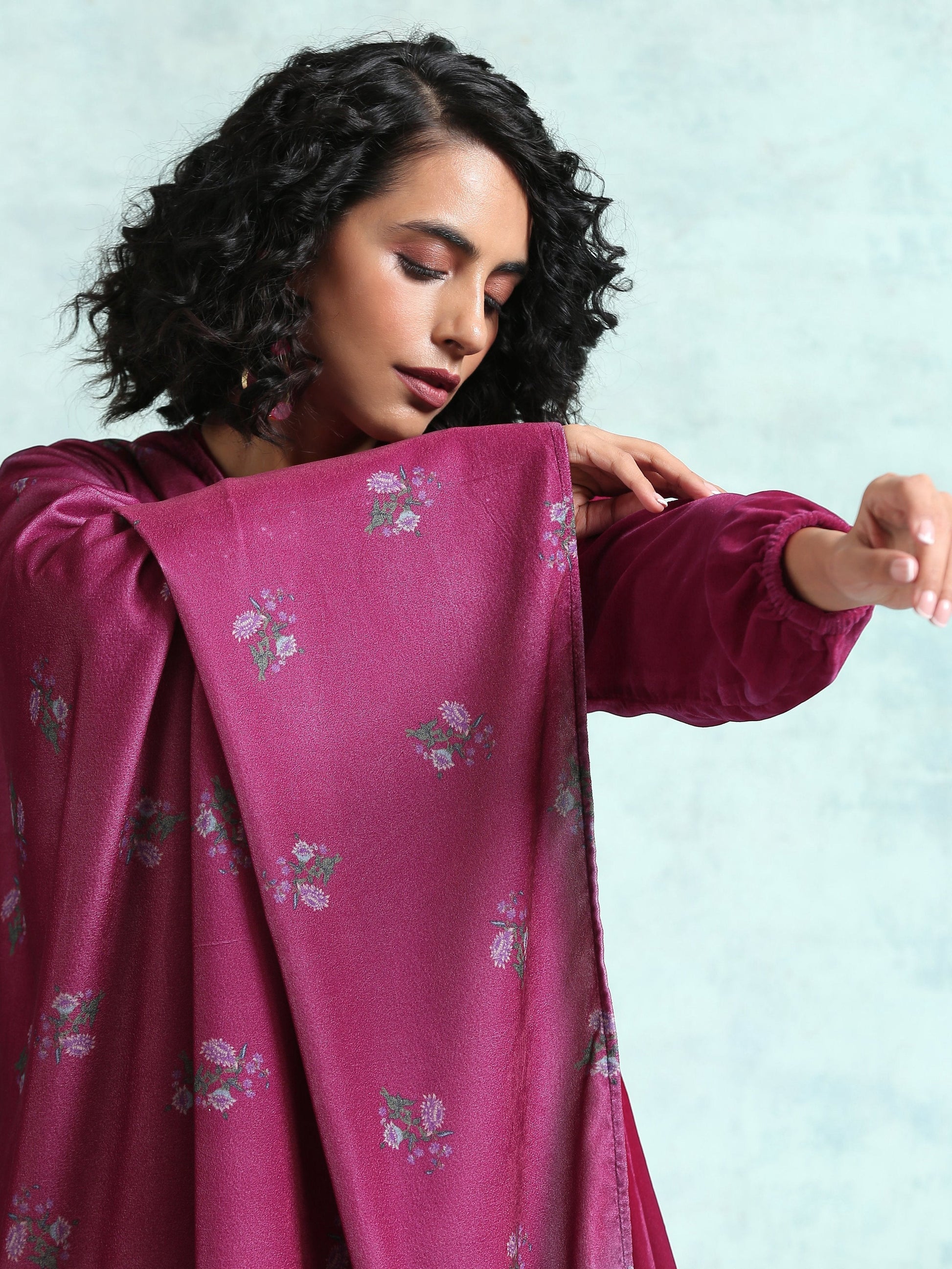 trueBrowns Magenta Printed Velvet Shawl | Swadesiicart
