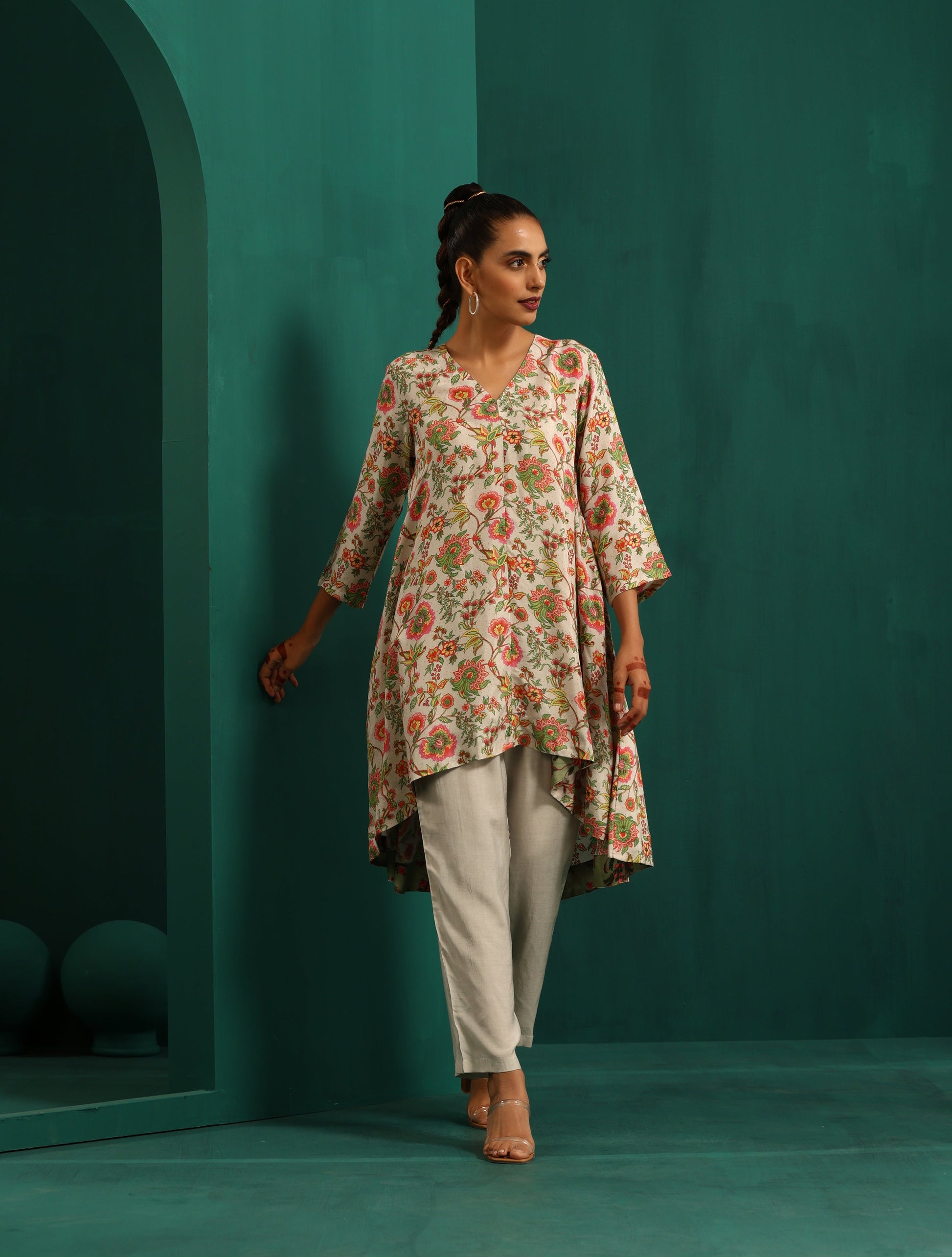 trueBrowns Off white Floral Jaal Muslin Silk Printed High Low Co-ord Set - Swadesiicart