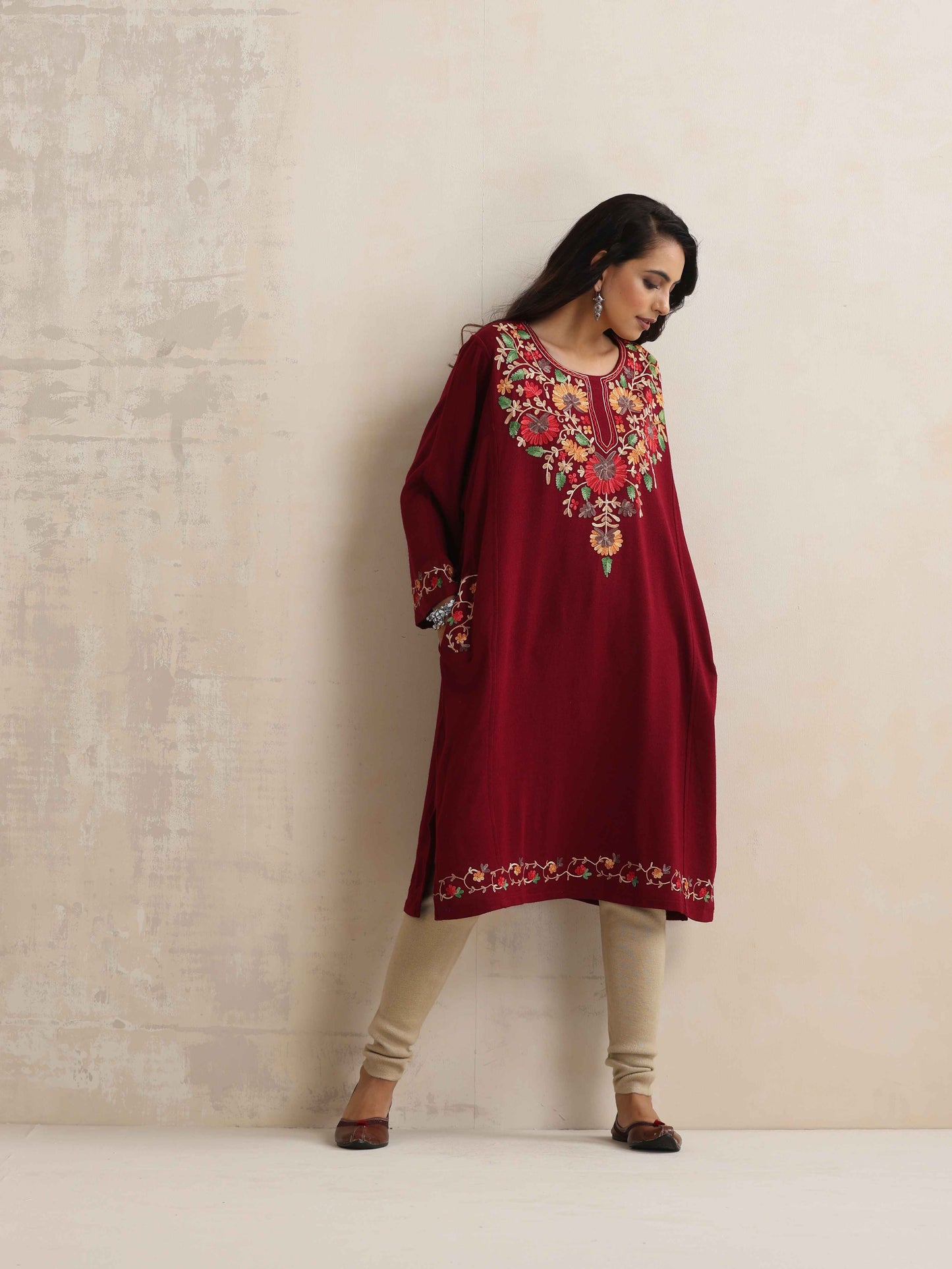 trueBrowns Maroon Kashmiri Floral Embroidered Woollen Phiran Kurta | Swadesiicart