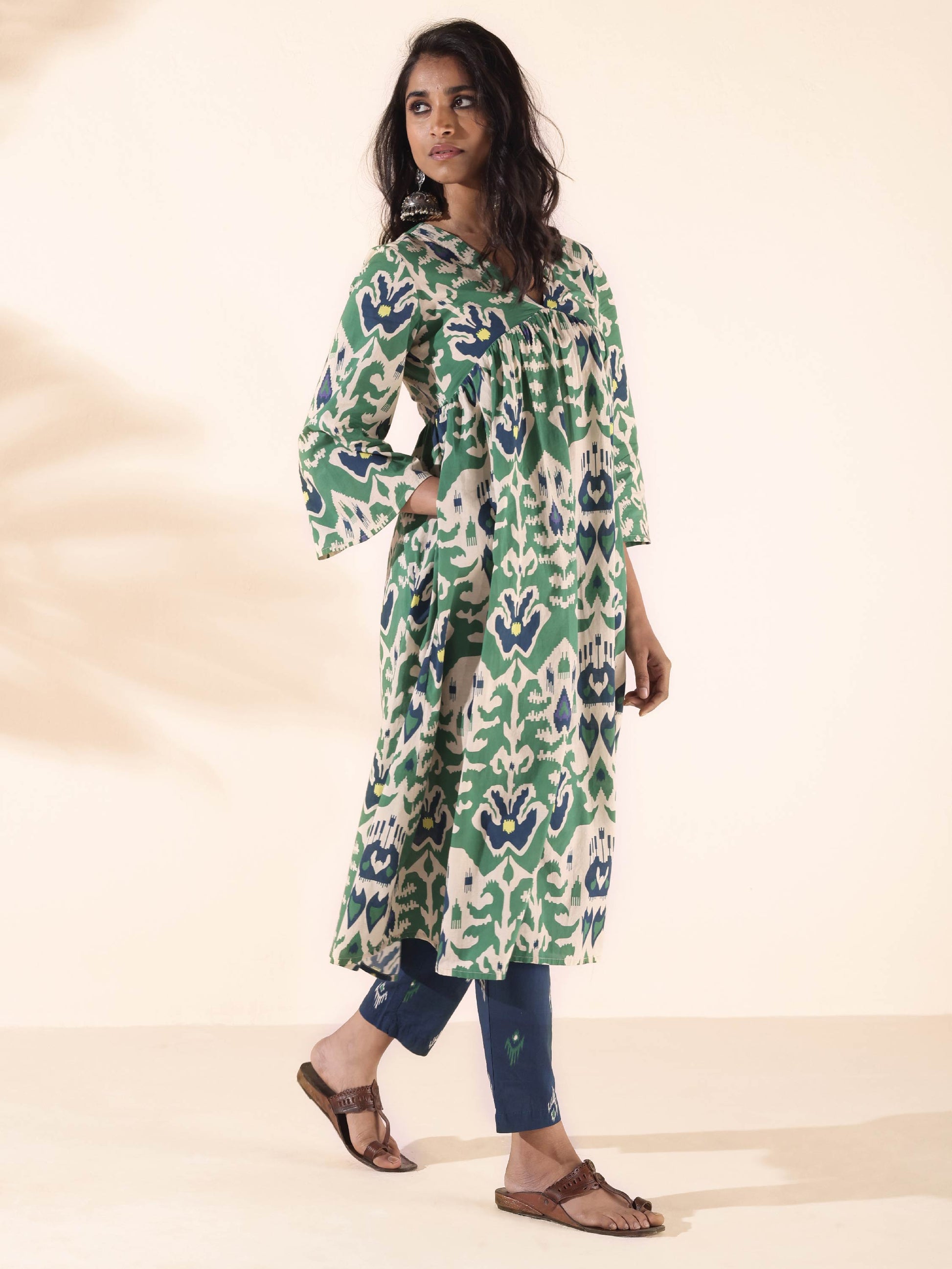 trueBrowns Green Cotton Ikat Flared Kurta Pant Set | Swadesiicart
