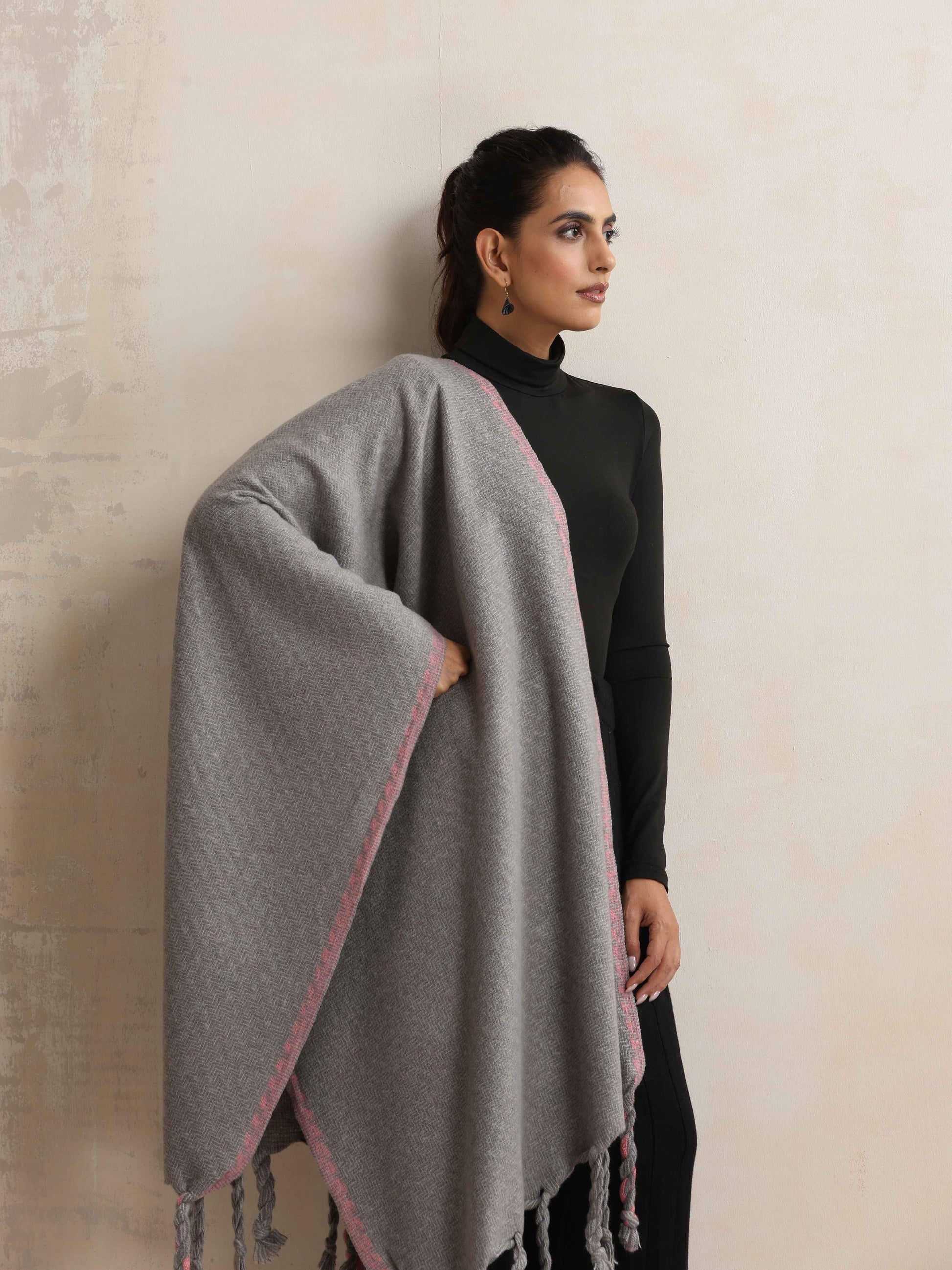 trueBrowns Grey Tassel Woollen Stole | Swadesiicart