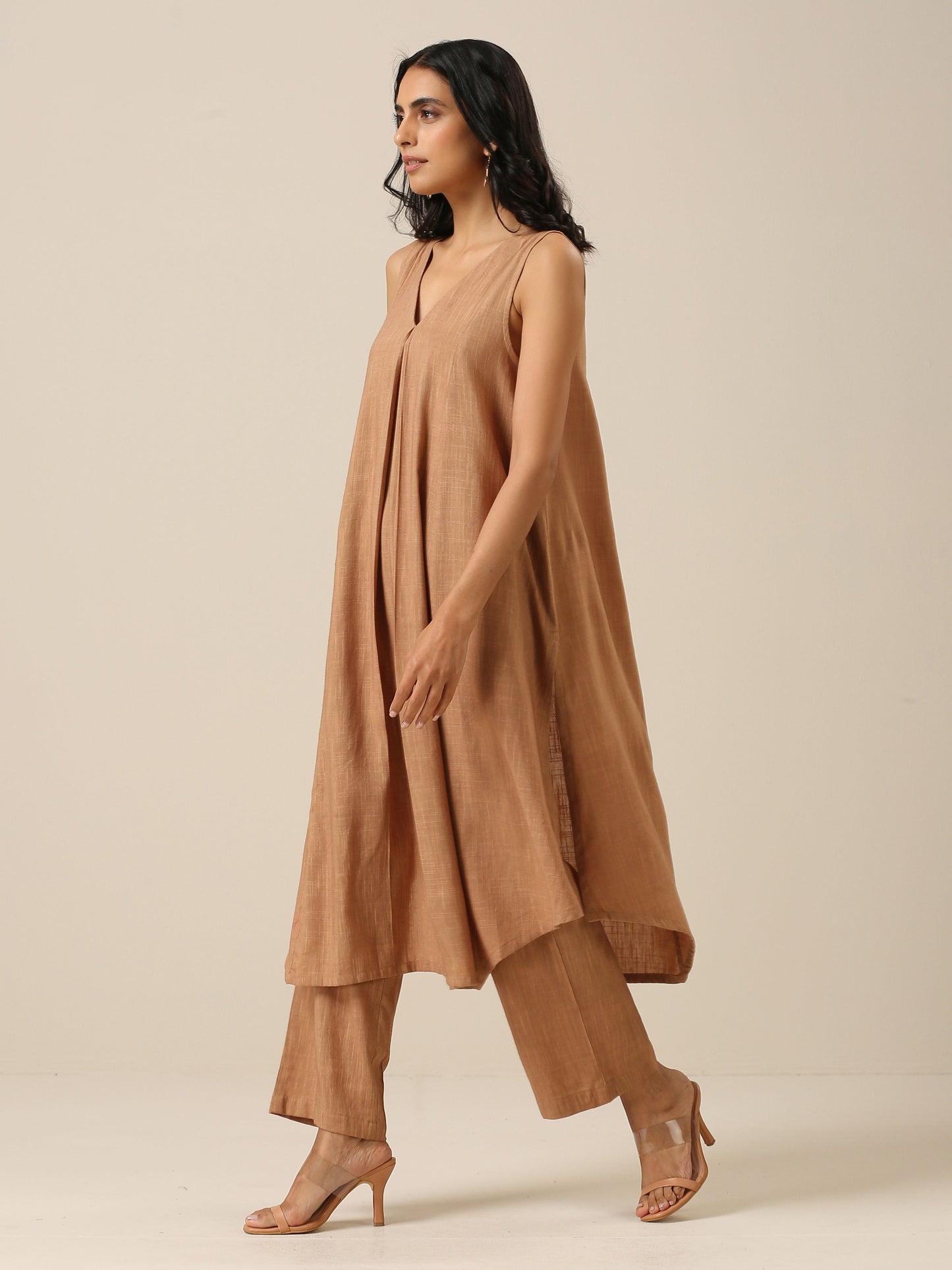 trueBrowns Beige Slub Texture Sleeveless Flared Kurta Pant Set | Swadesiicart