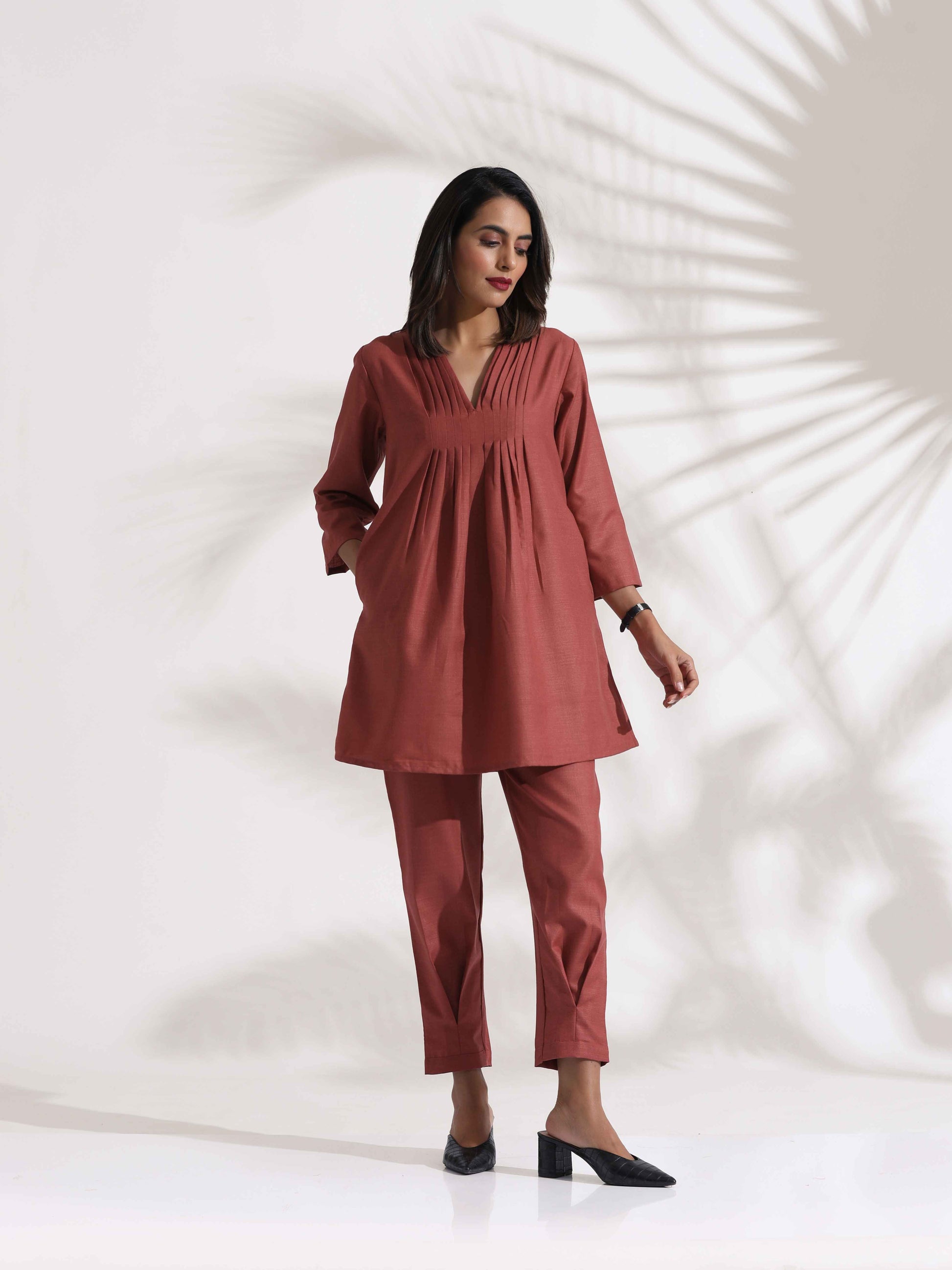 trueBrowns Pink Slub Pleated Co-ord Set - Swadesiicart