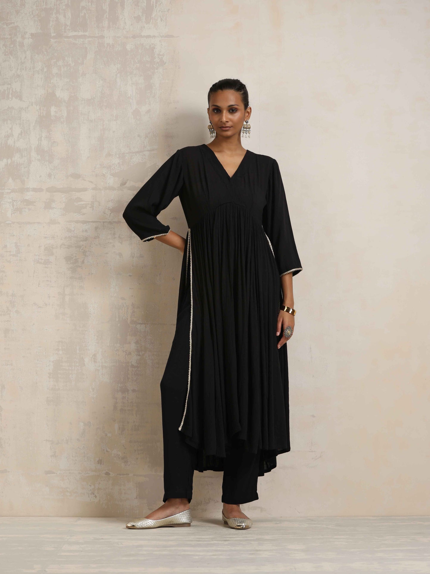 trueBrowns Black Crinkle Anarkali Flared Kurta Set | Swadesiicart