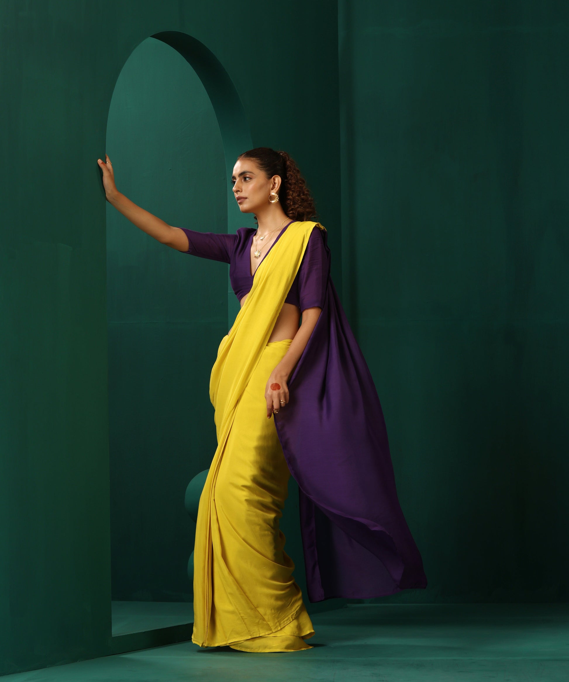 trueBrowns Yellow Purple Muslin Silk Ready to Wear Saree | Swadesiicart