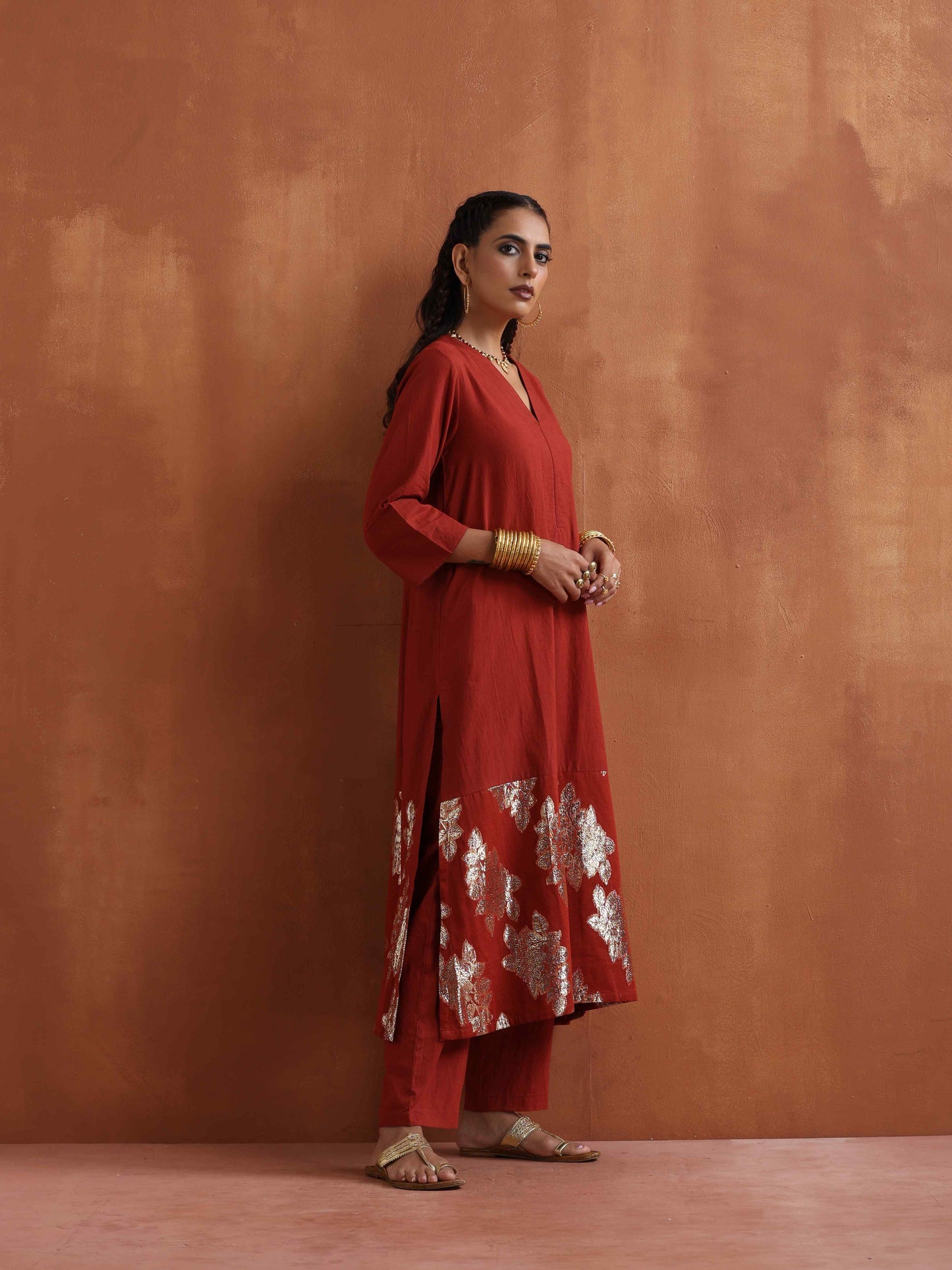 trueBrowns Rust Metallic Straight Kurta Set | Swadesiicart