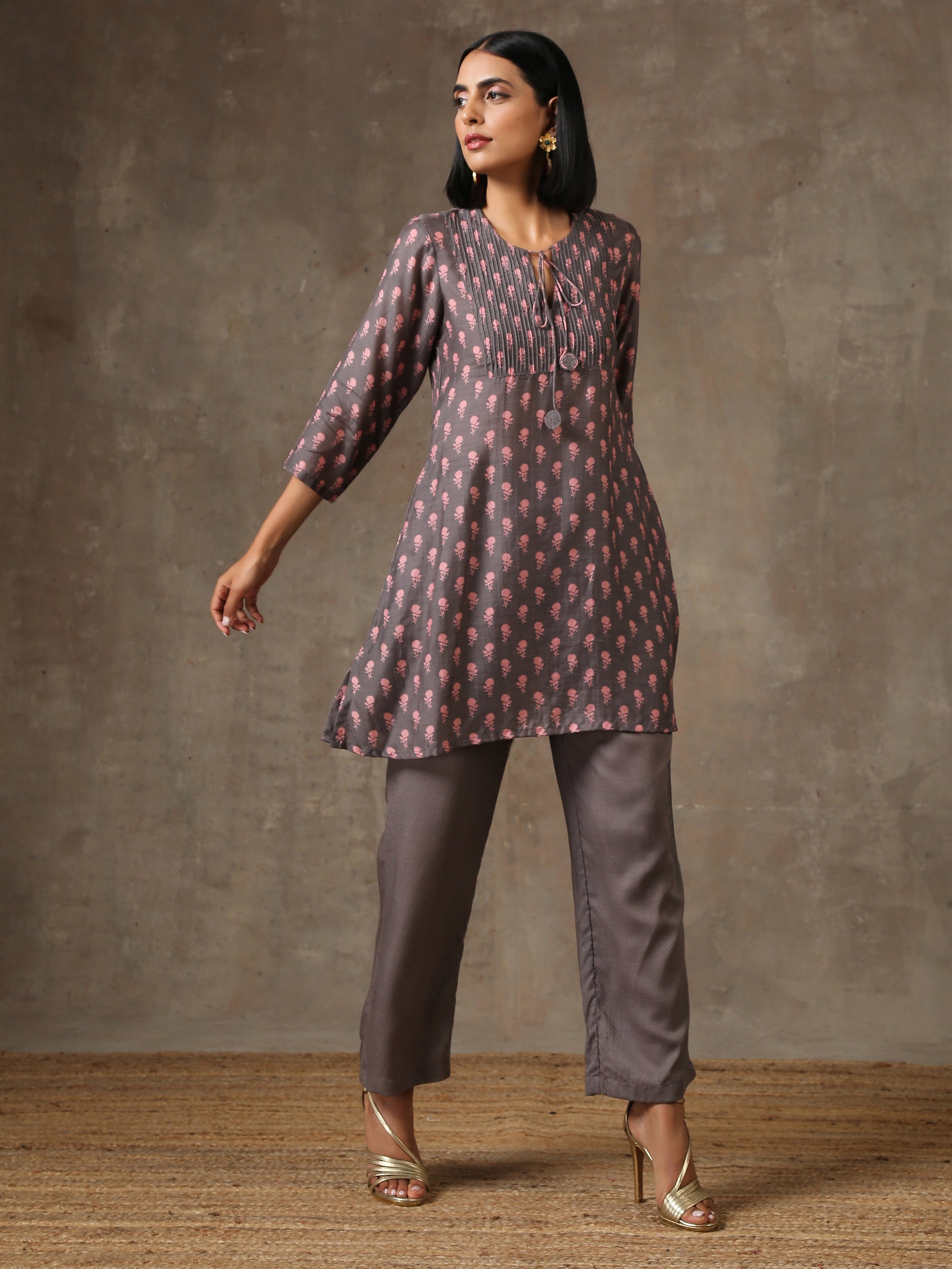 trueBrowns Grey Pink Floral Printed Silk Co-Ord Set - Swadesiicart