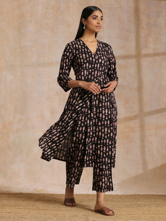 trueBrowns Black Fish Bagru Print Cotton Angrakha Pant Set | Swadesiicart