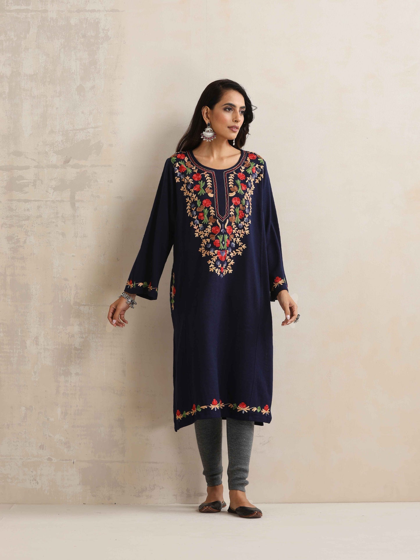 trueBrowns Blue Kashmiri Embroidered Woollen Phiran Kurta | Swadesiicart