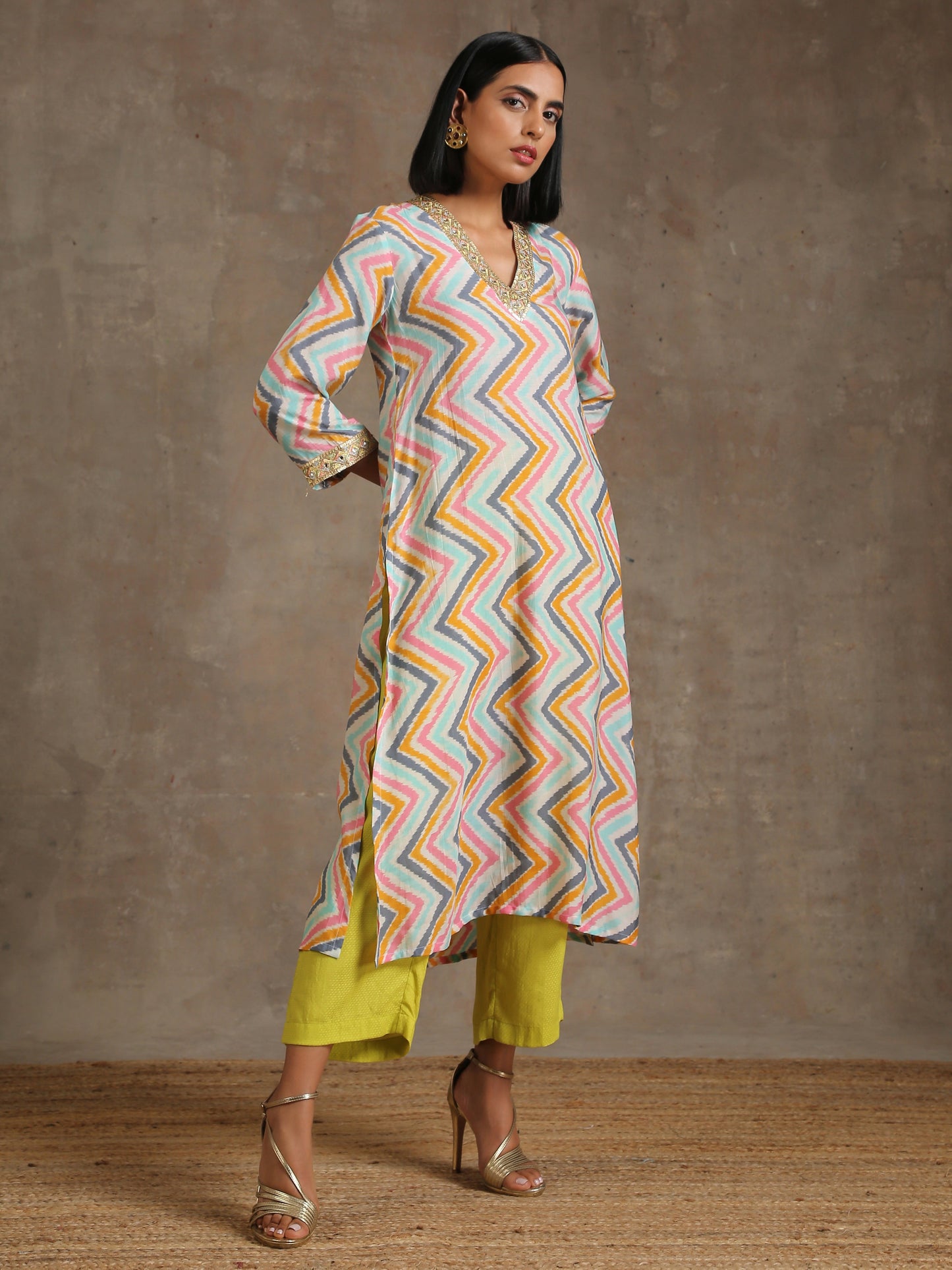 trueBrowns Multicolour Lehariya Printed Silk Kurta Pant Set | Swadesiicart