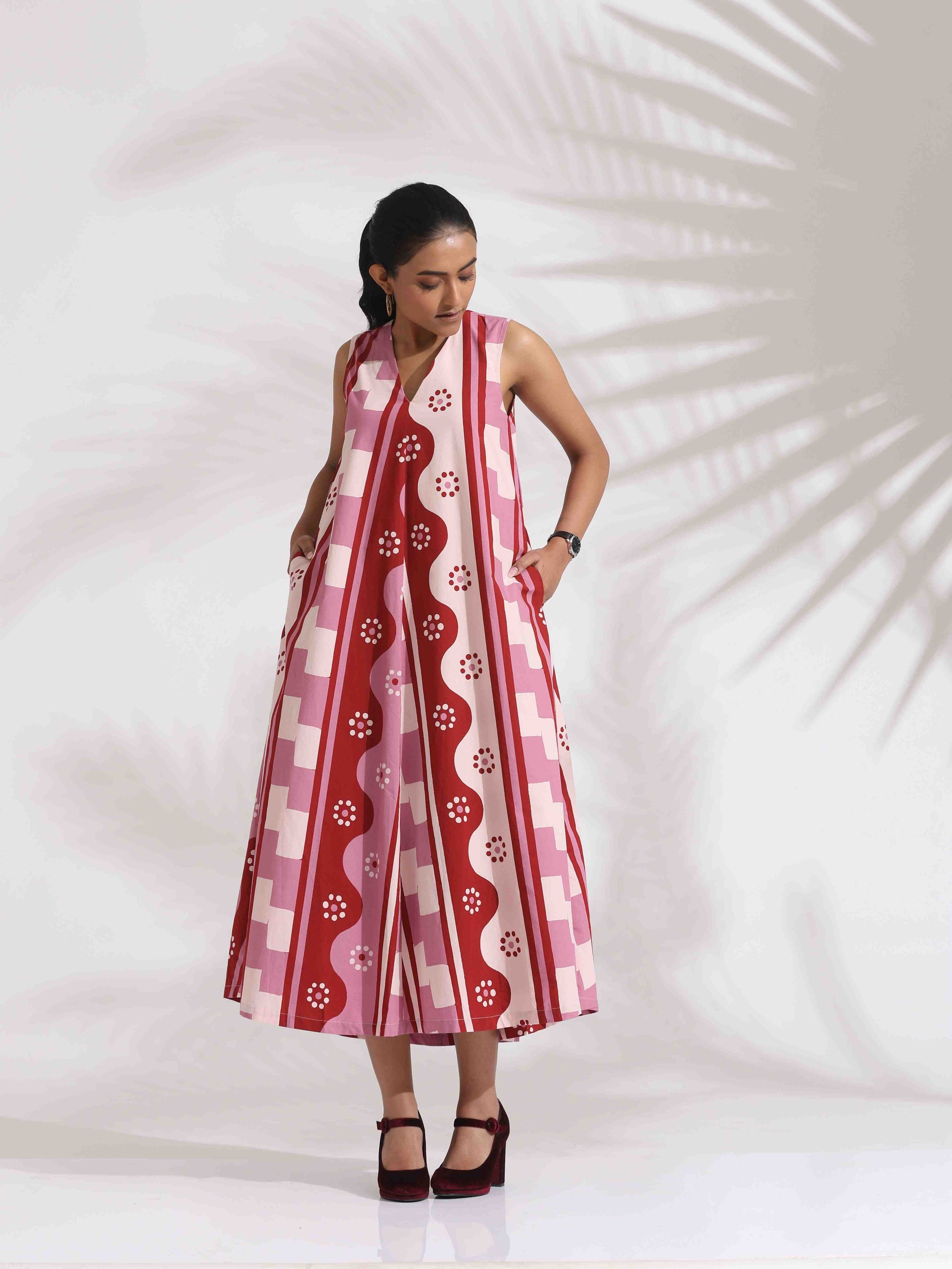 trueBrowns Pink Cotton Abstract Print Dress | Swadesiicart