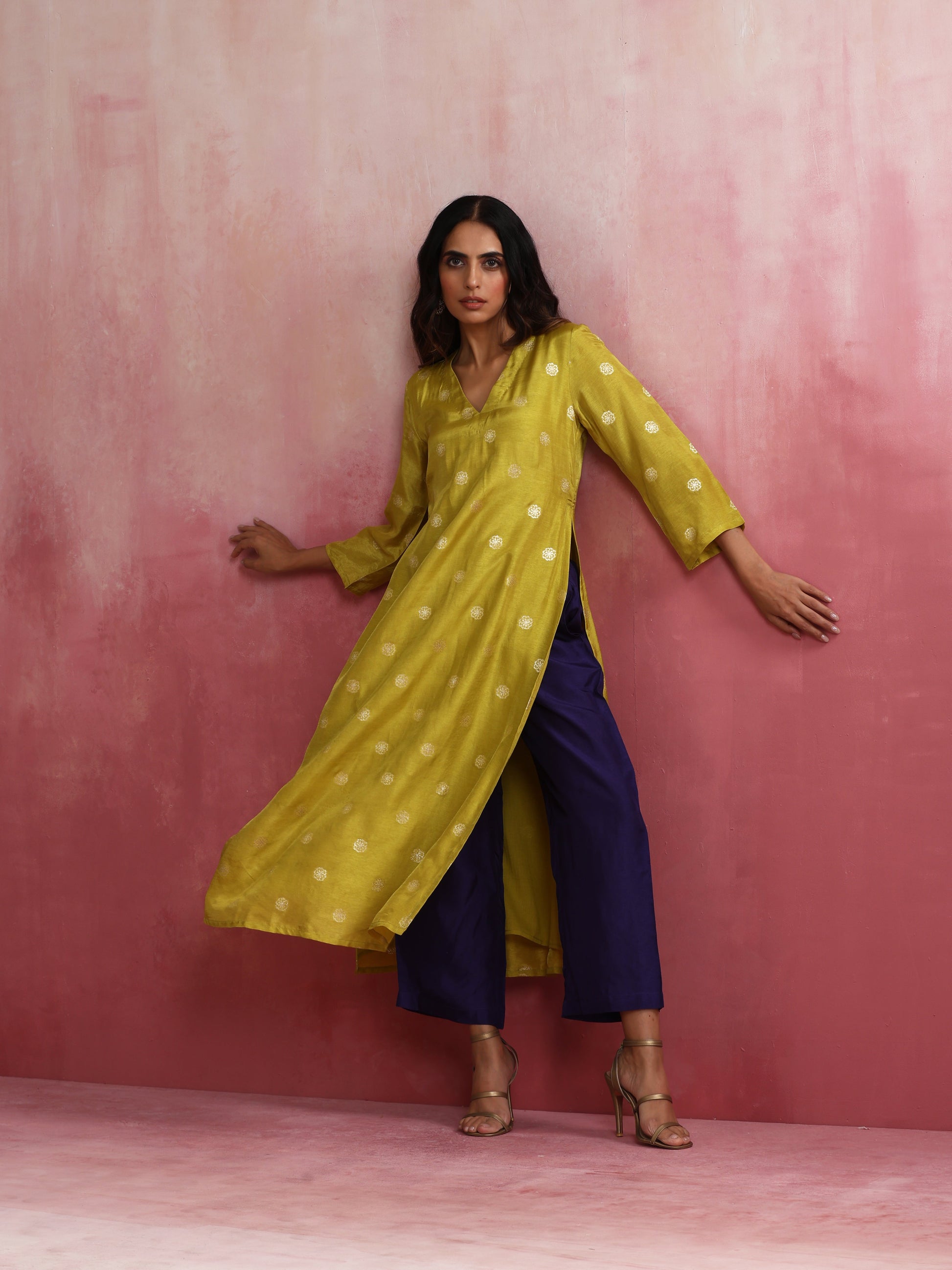 trueBrowns Lime Viscose Silk Kurta Set | Swadesiicart