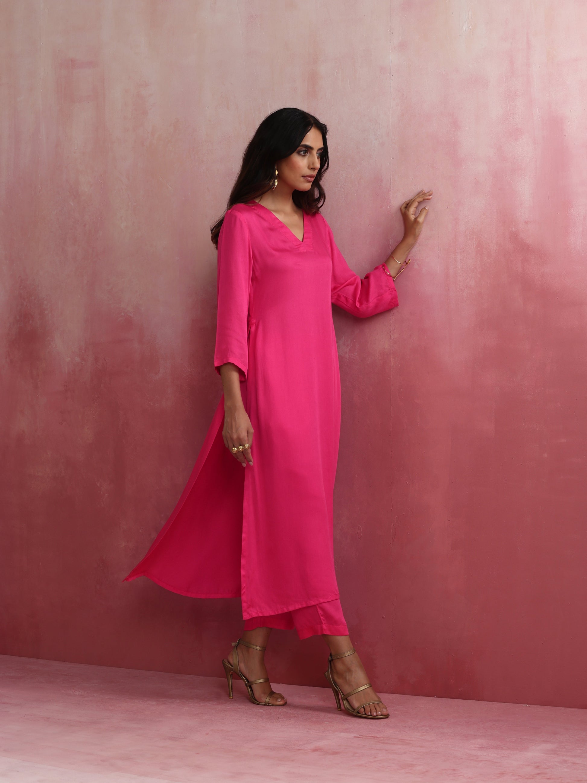 trueBrowns Pink Modal High Slit Kurta Set | Swadesiicart