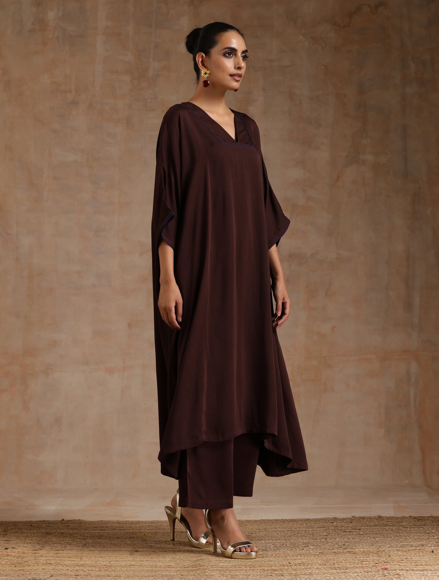 trueBrowns Cola Brown Modal Satin Oversized Kurta Set | Swadesiicart