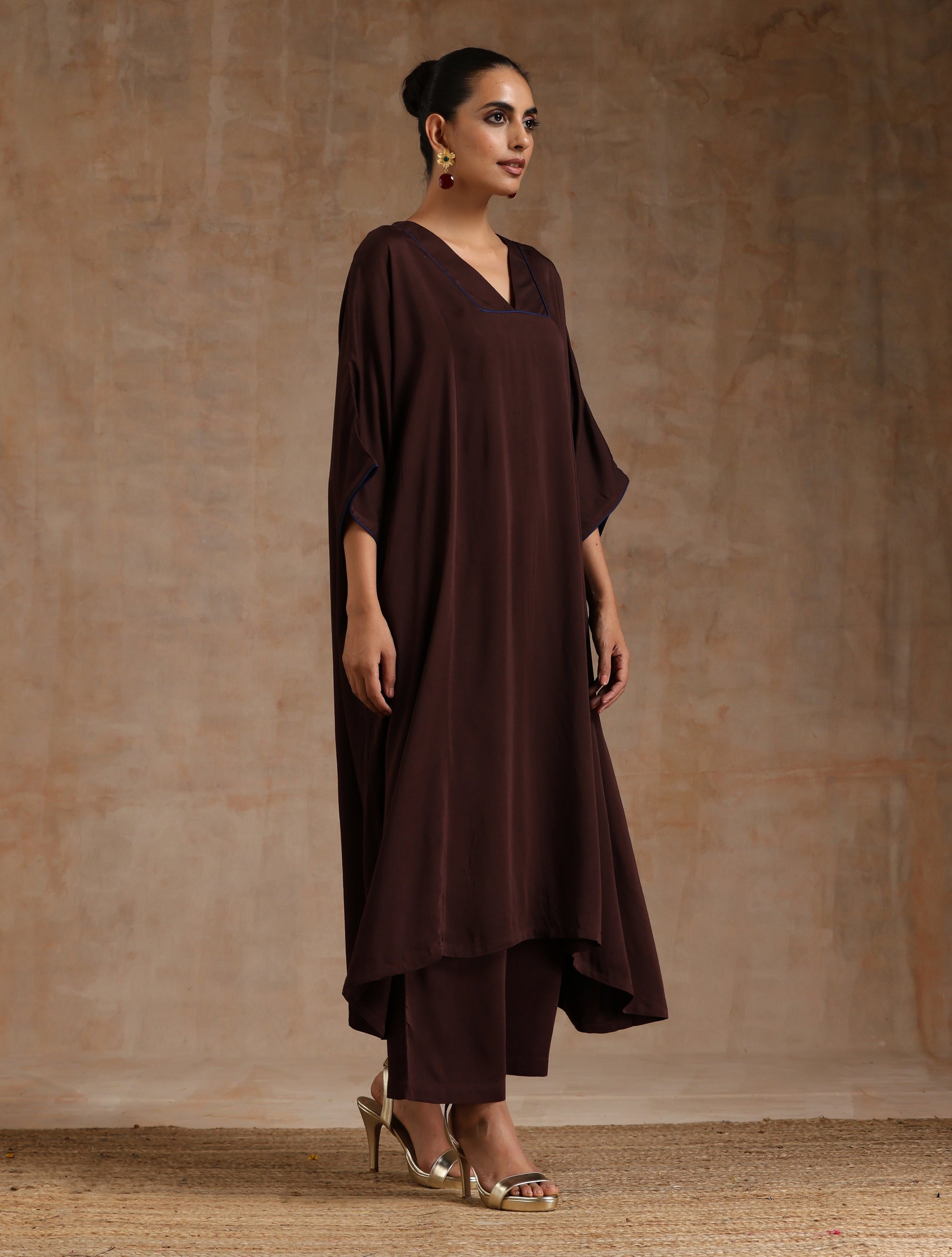 trueBrowns Cola Brown Modal Satin Oversized Kurta Set | Swadesiicart