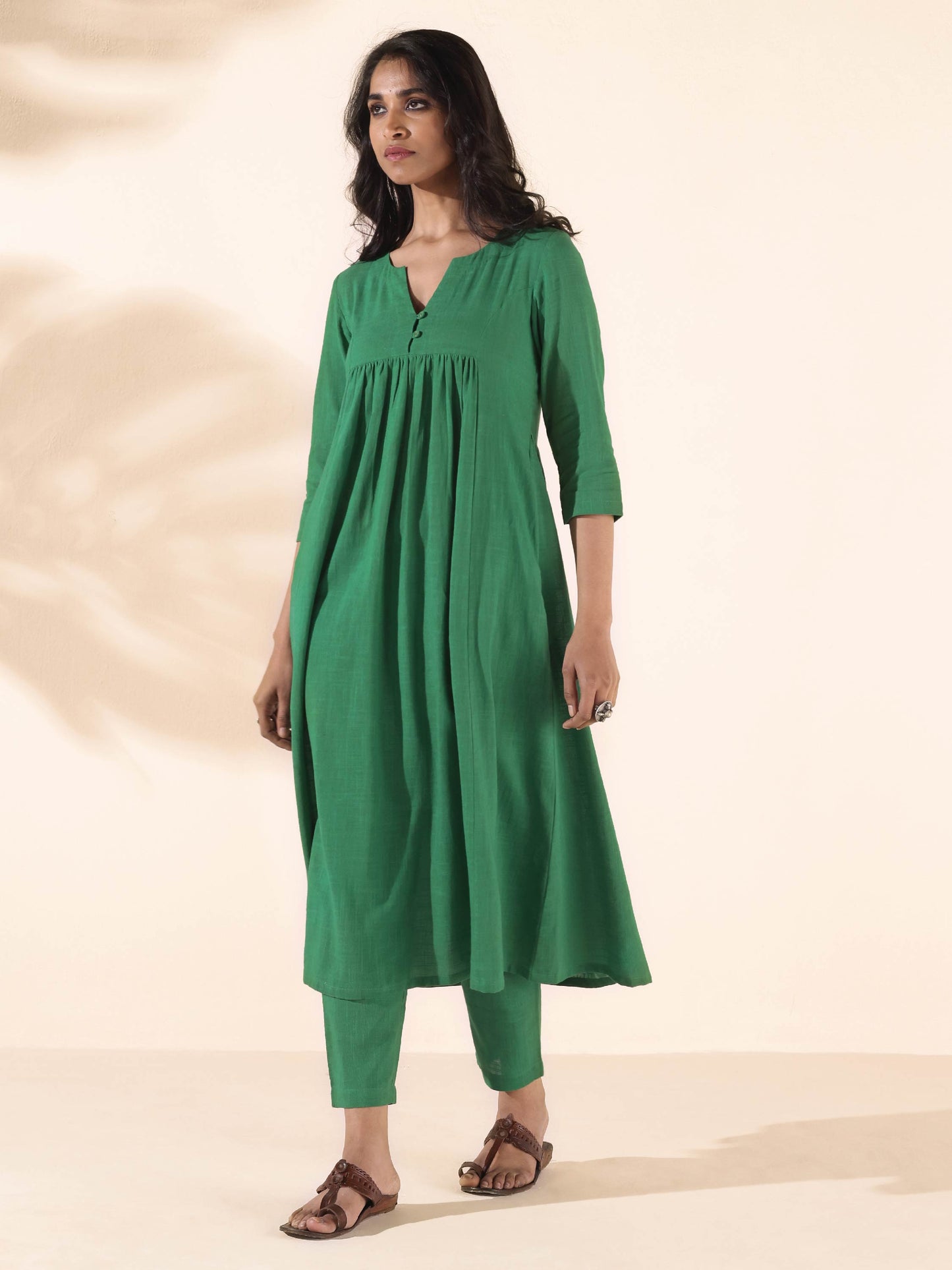 trueBrowns Green Cotton Long Kurta Pant Set | Swadesiicart