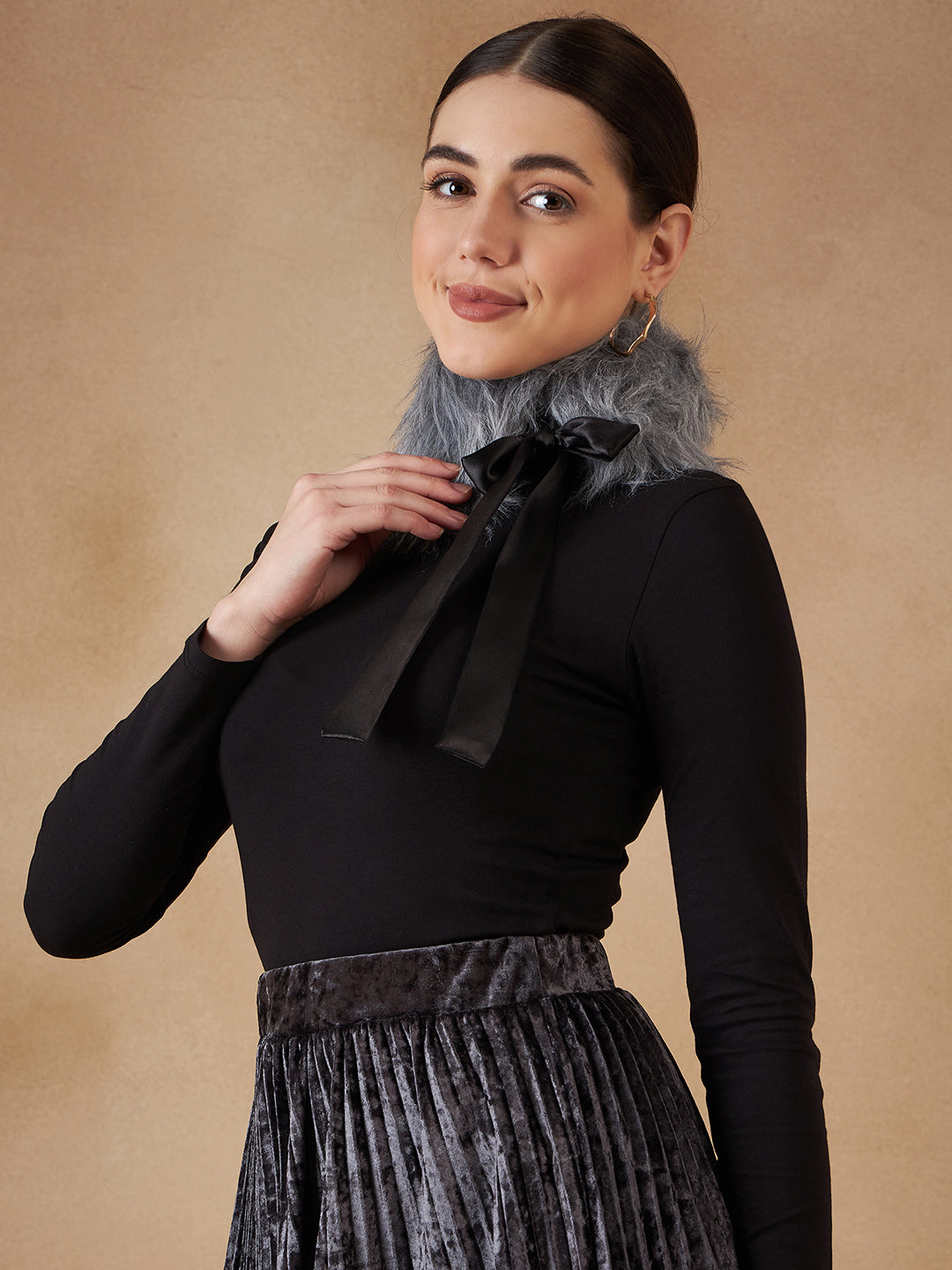InWeave Women's Light Grey Fur Neckpiece - Swadesiicart