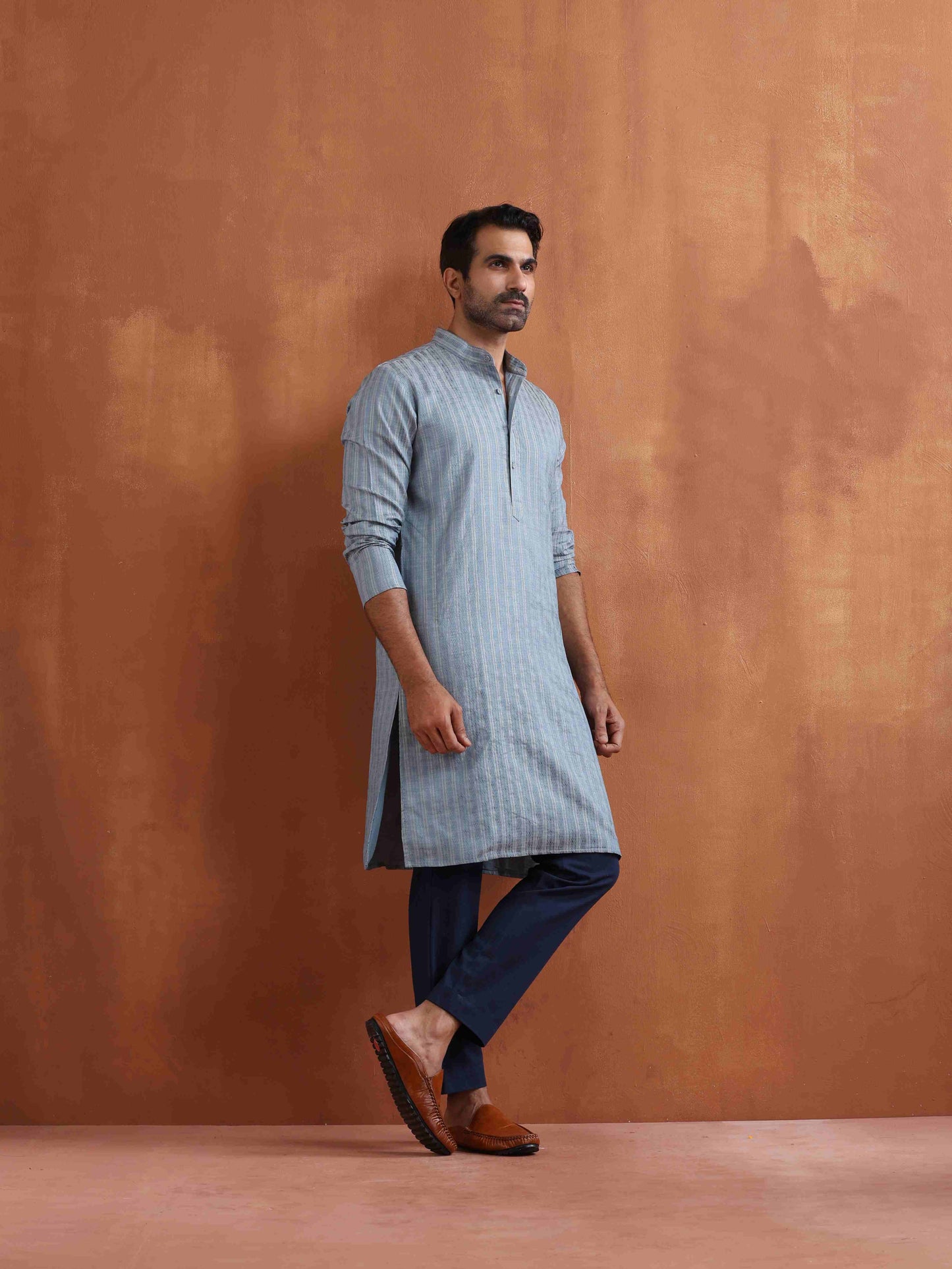 trueBrowns Men's Blue Chanderi Kurta | Swadesiicart