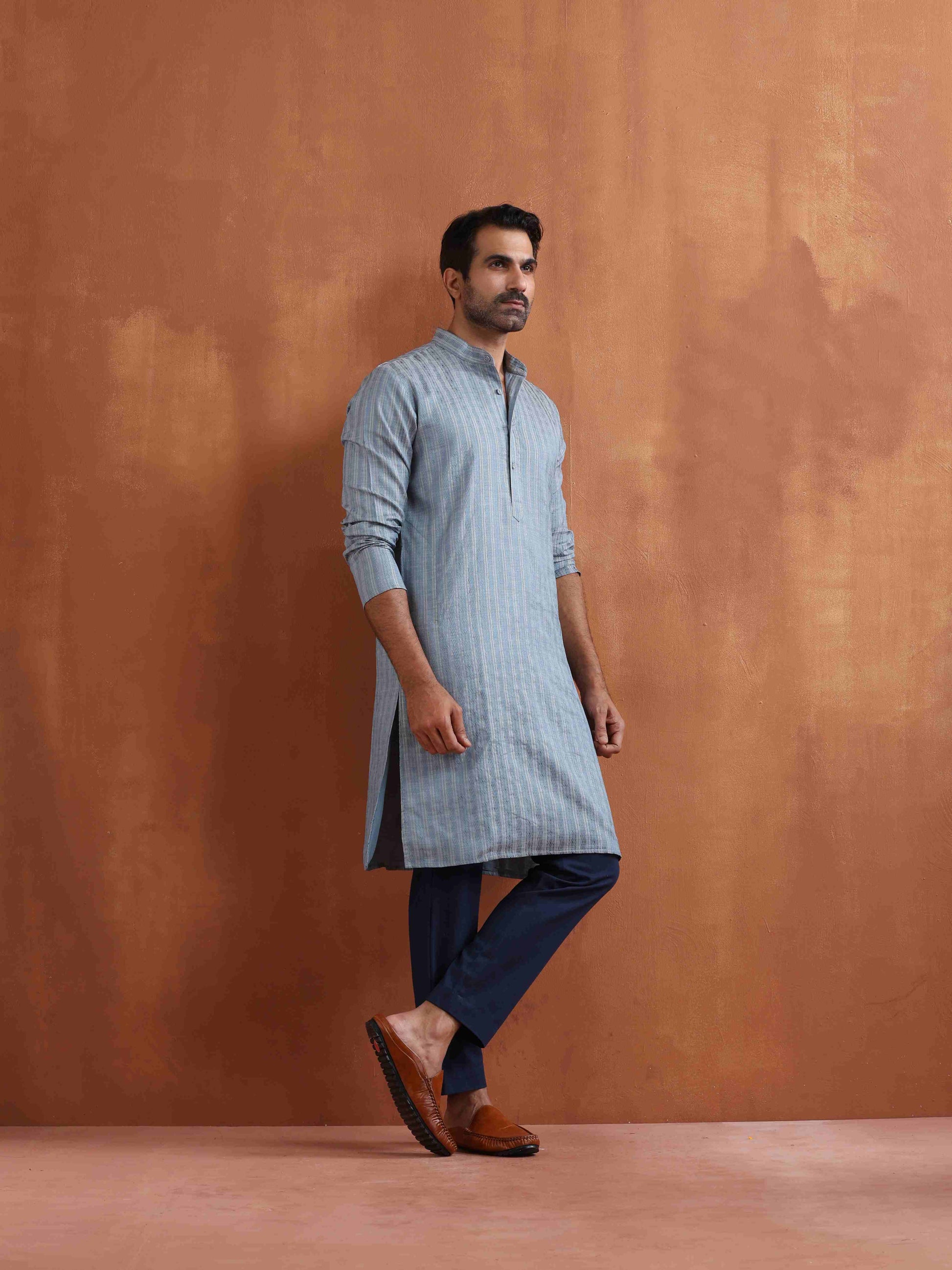 trueBrowns Men's Blue Chanderi Kurta | Swadesiicart