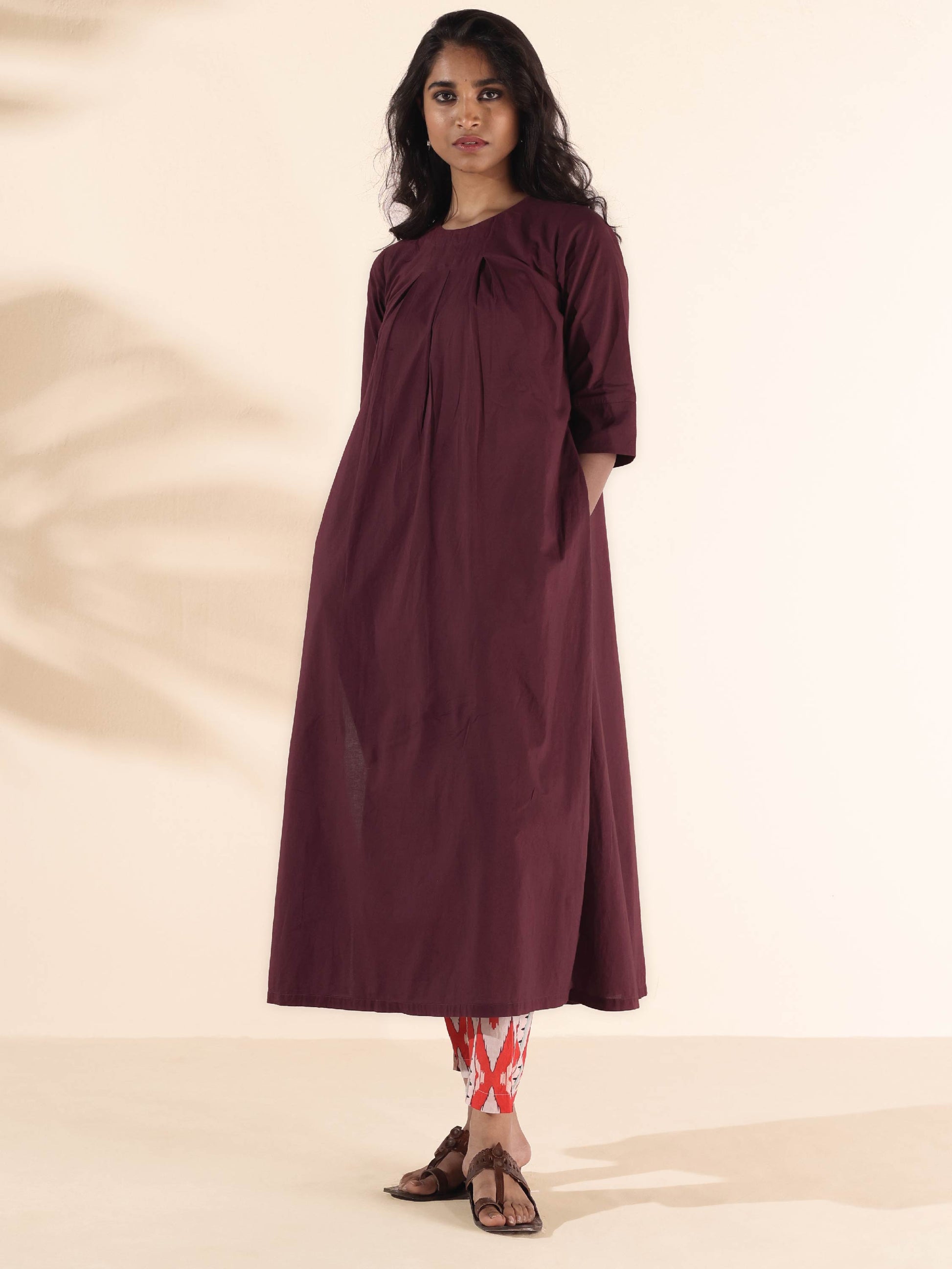 trueBrowns Maroon Cotton Ikat Slit Kurta Pant Set | Swadesiicart