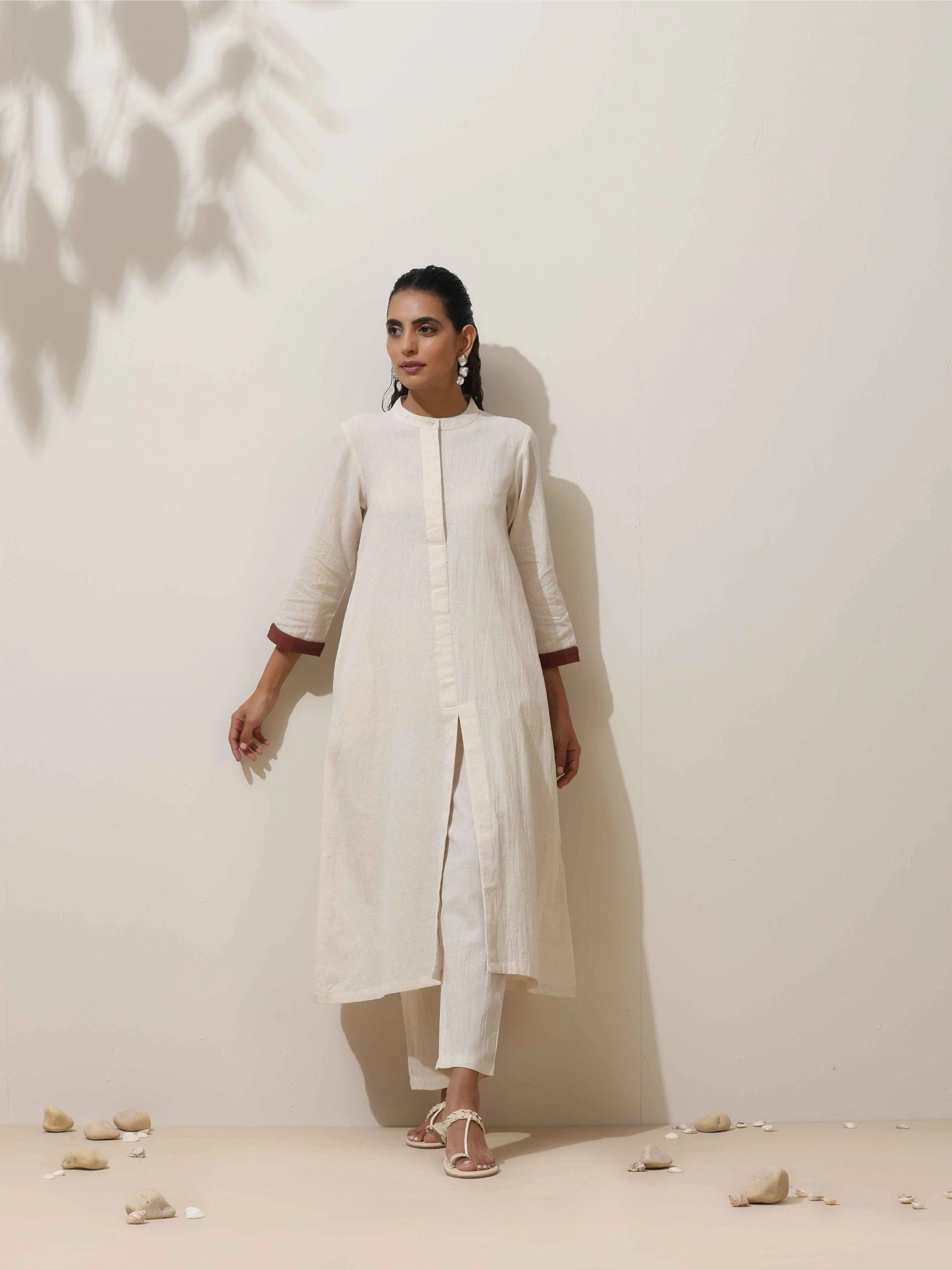 trueBrowns Off-White Cotton Linen Kurta Pant Set | Swadesiicart
