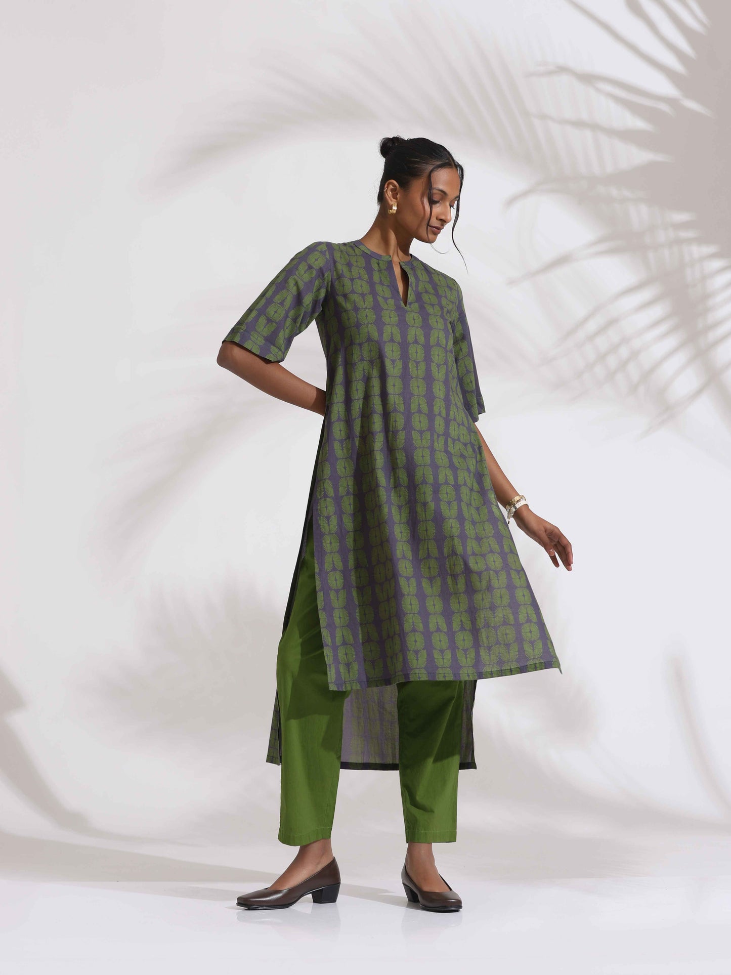 trueBrowns Grey Cotton Print Highlow Kurta Set | Swadesiicart