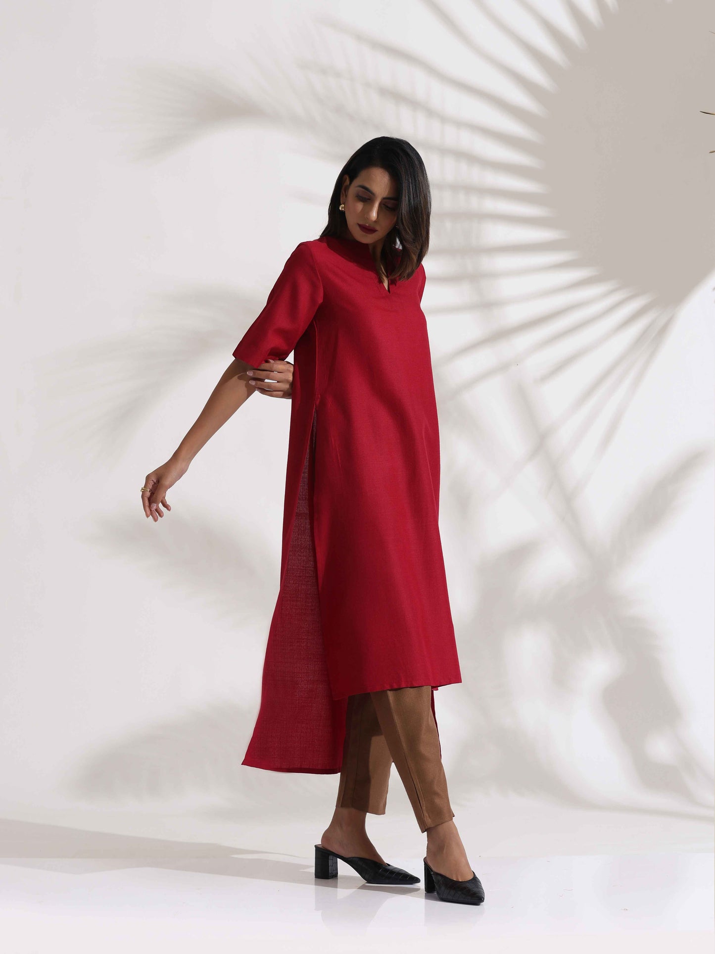 trueBrowns Maroon Slub Highslit Kurta Set | Swadesiicart