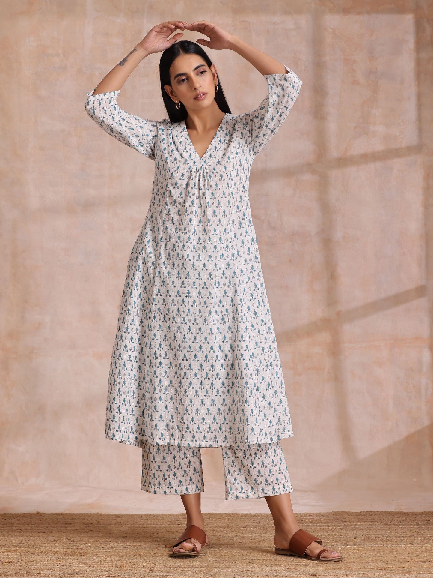 trueBrowns White With Teal Buta Block Print Cotton Front Neck Gathered Kurta Pant Set | Swadesiicart