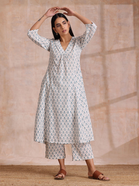 trueBrowns White With Teal Buta Block Print Cotton Front Neck Gathered Kurta Pant Set | Swadesiicart