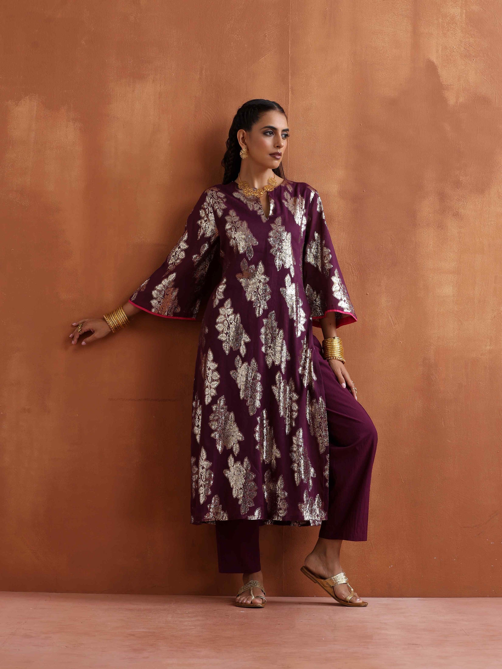 trueBrowns Purple Metallic Straight Kurta Set | Swadesiicart