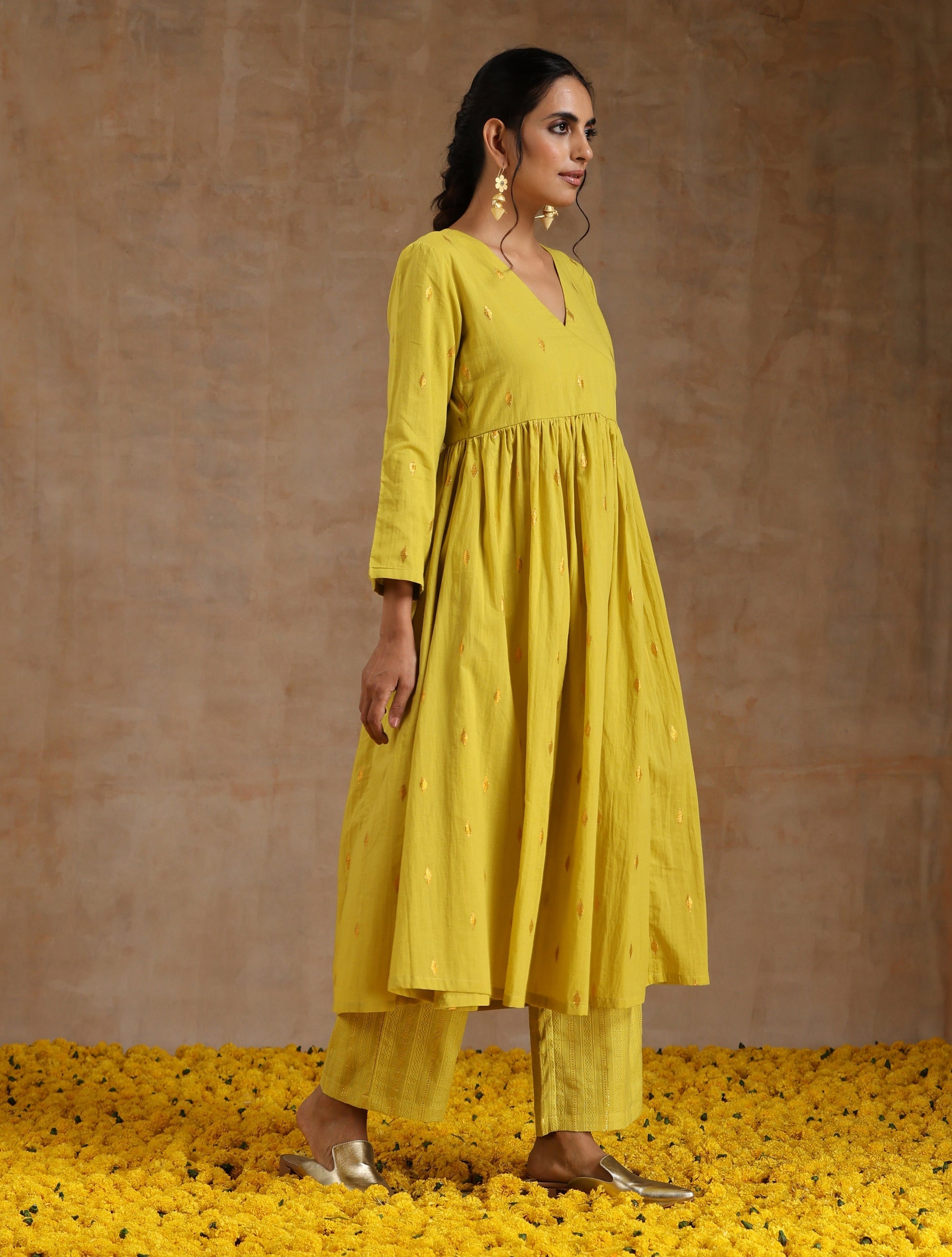 trueBrowns Lime Gold Cotton Kalidar Kurta Set | Swadesiicart