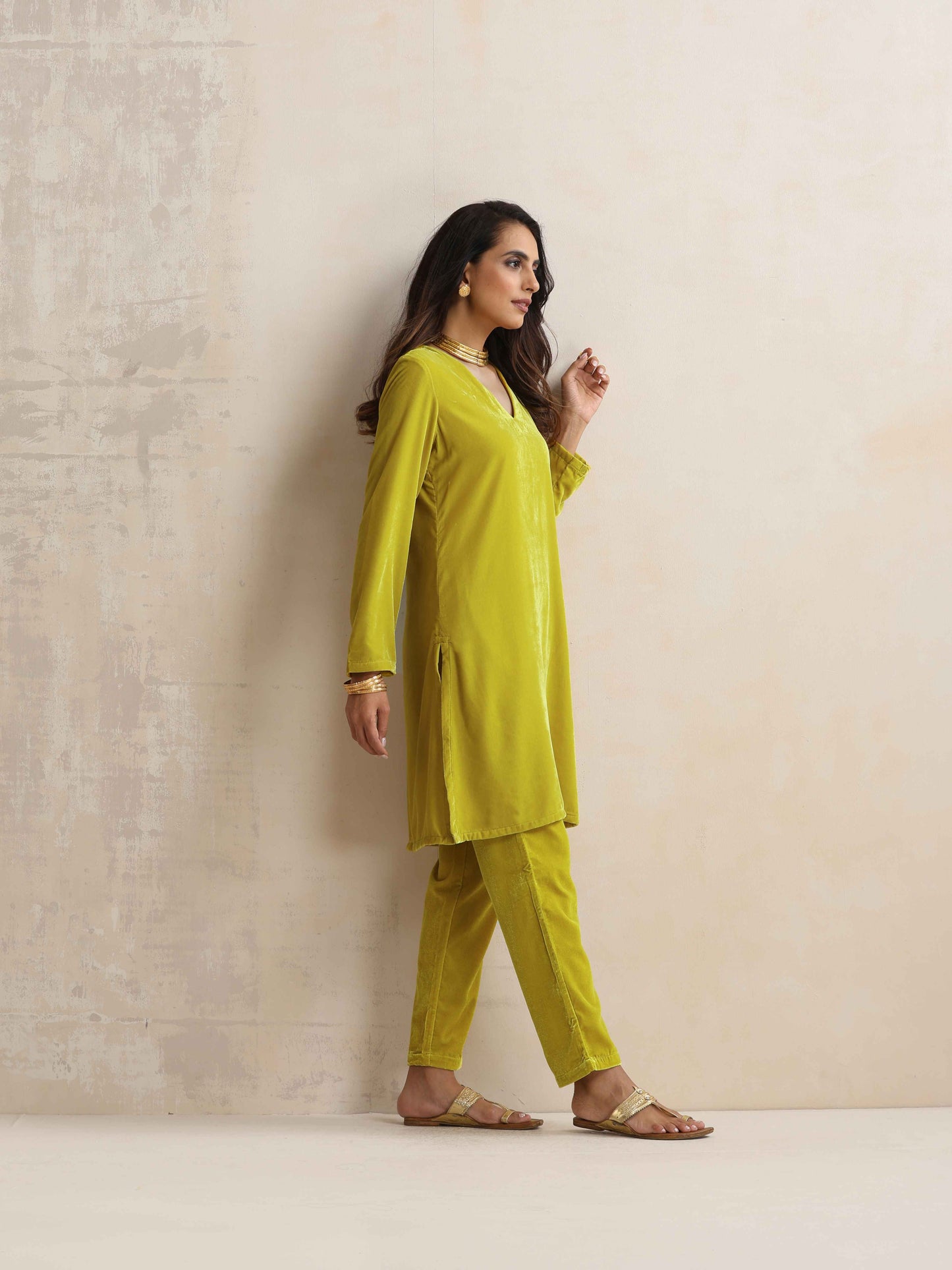 trueBrowns Lime Velvet Kurta Co-ord Set - Swadesiicart