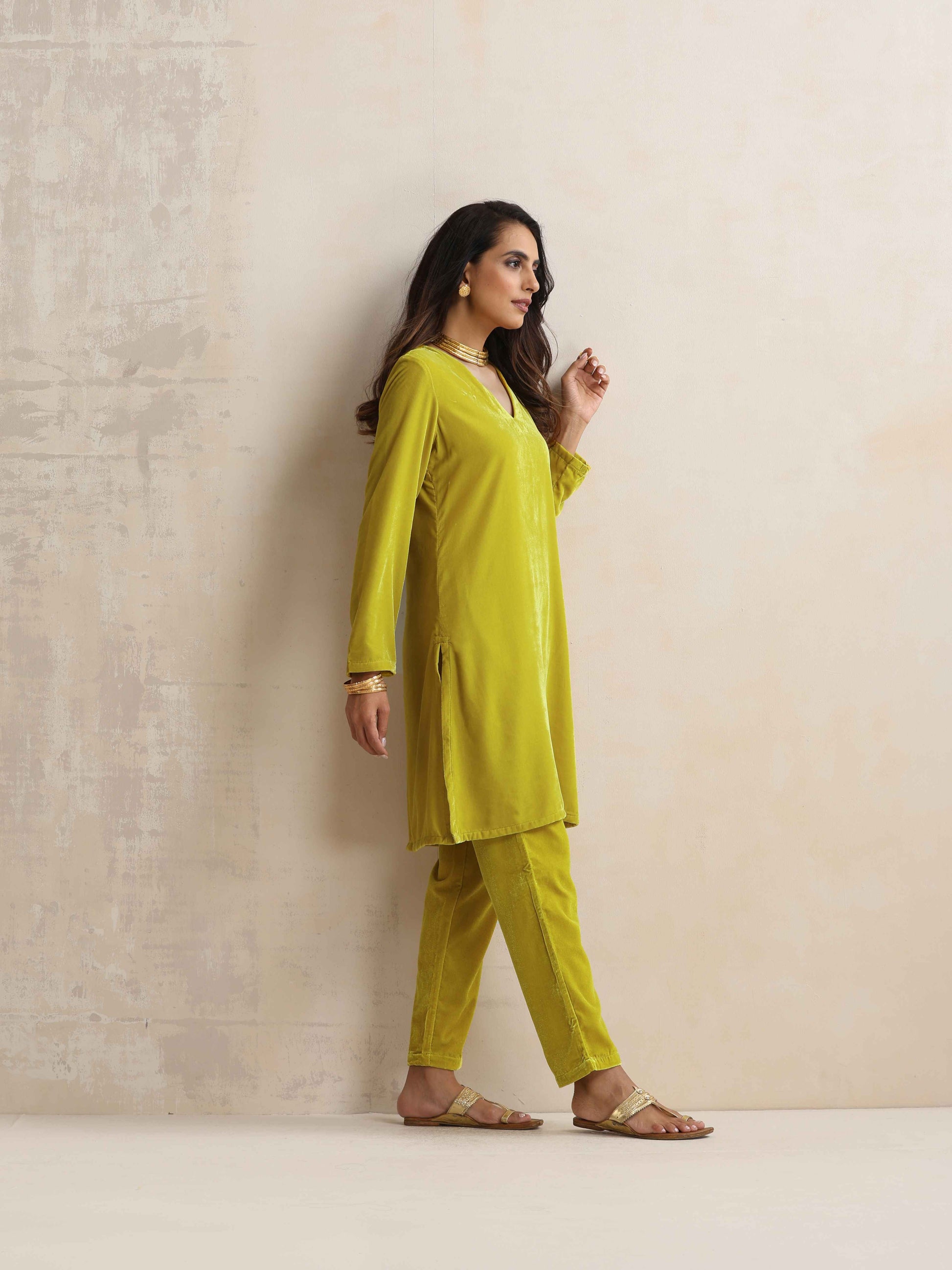 trueBrowns Lime Velvet Kurta Co-ord Set - Swadesiicart