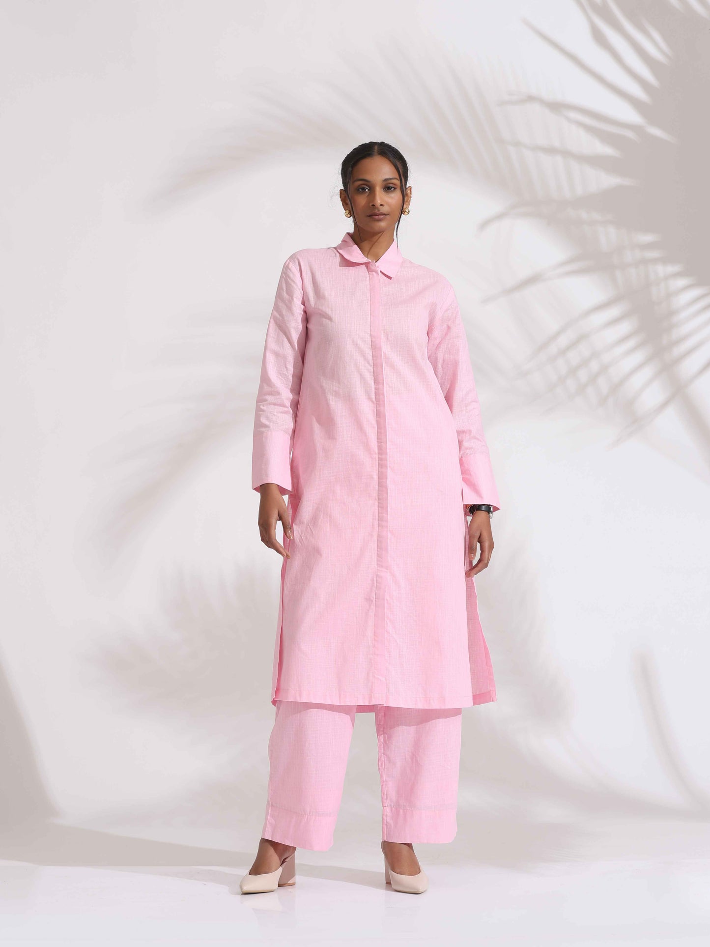 trueBrowns Pink Cotton Embroidered Kurta Set | Swadesiicart
