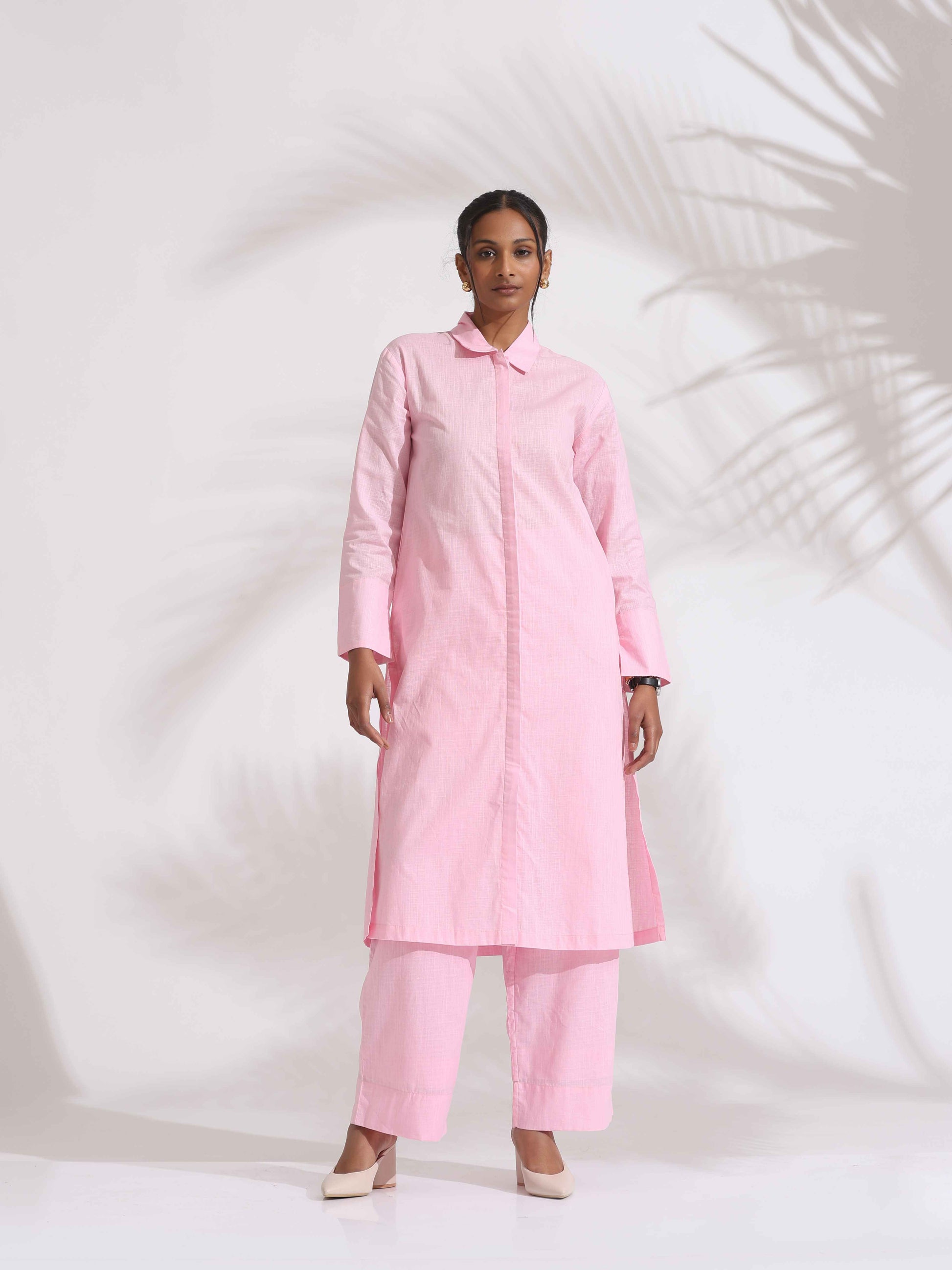 trueBrowns Pink Cotton Embroidered Kurta Set | Swadesiicart