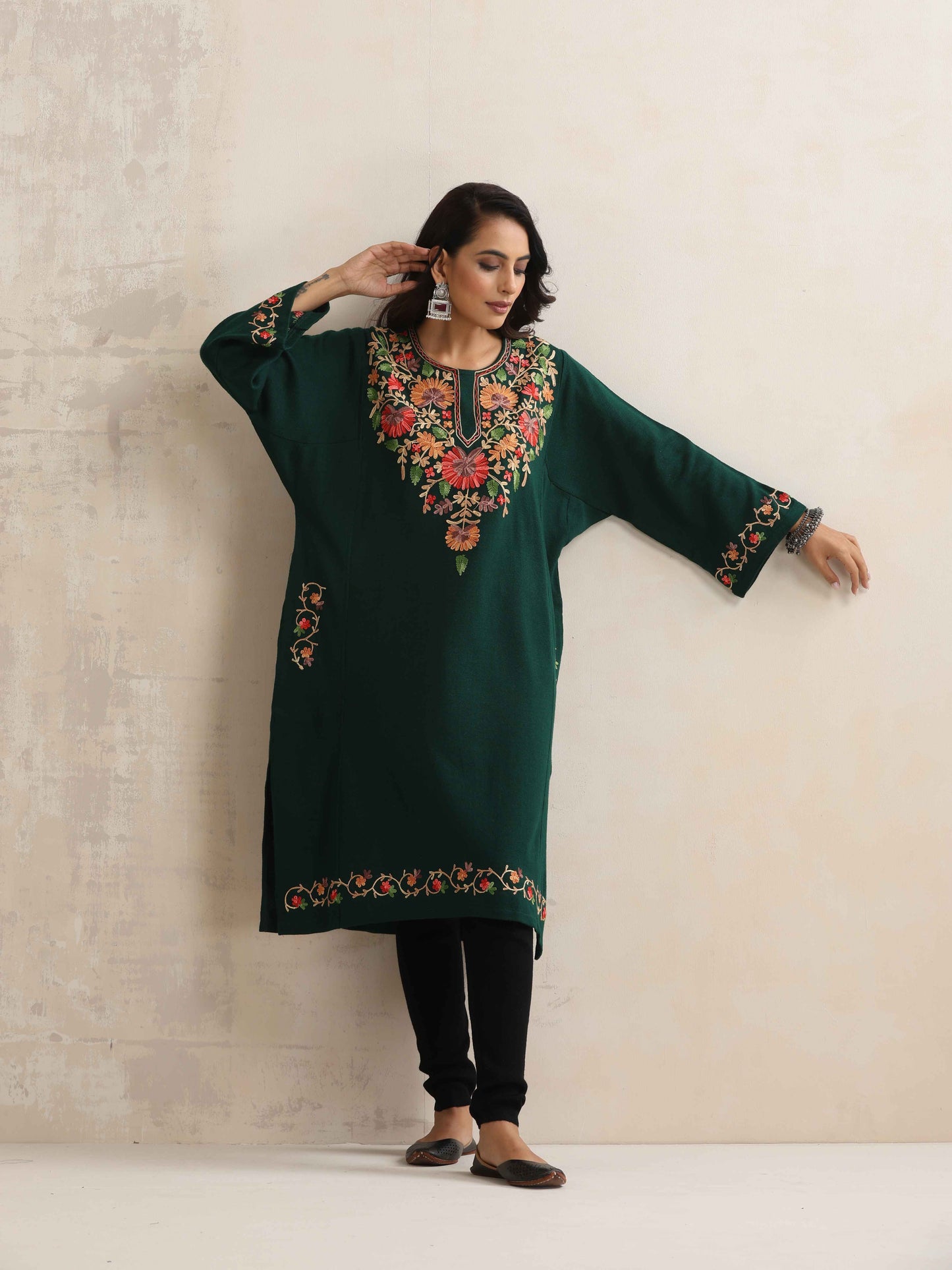 trueBrowns Green Kashmiri Embroidered Woollen Phiran Kurta | Swadesiicart