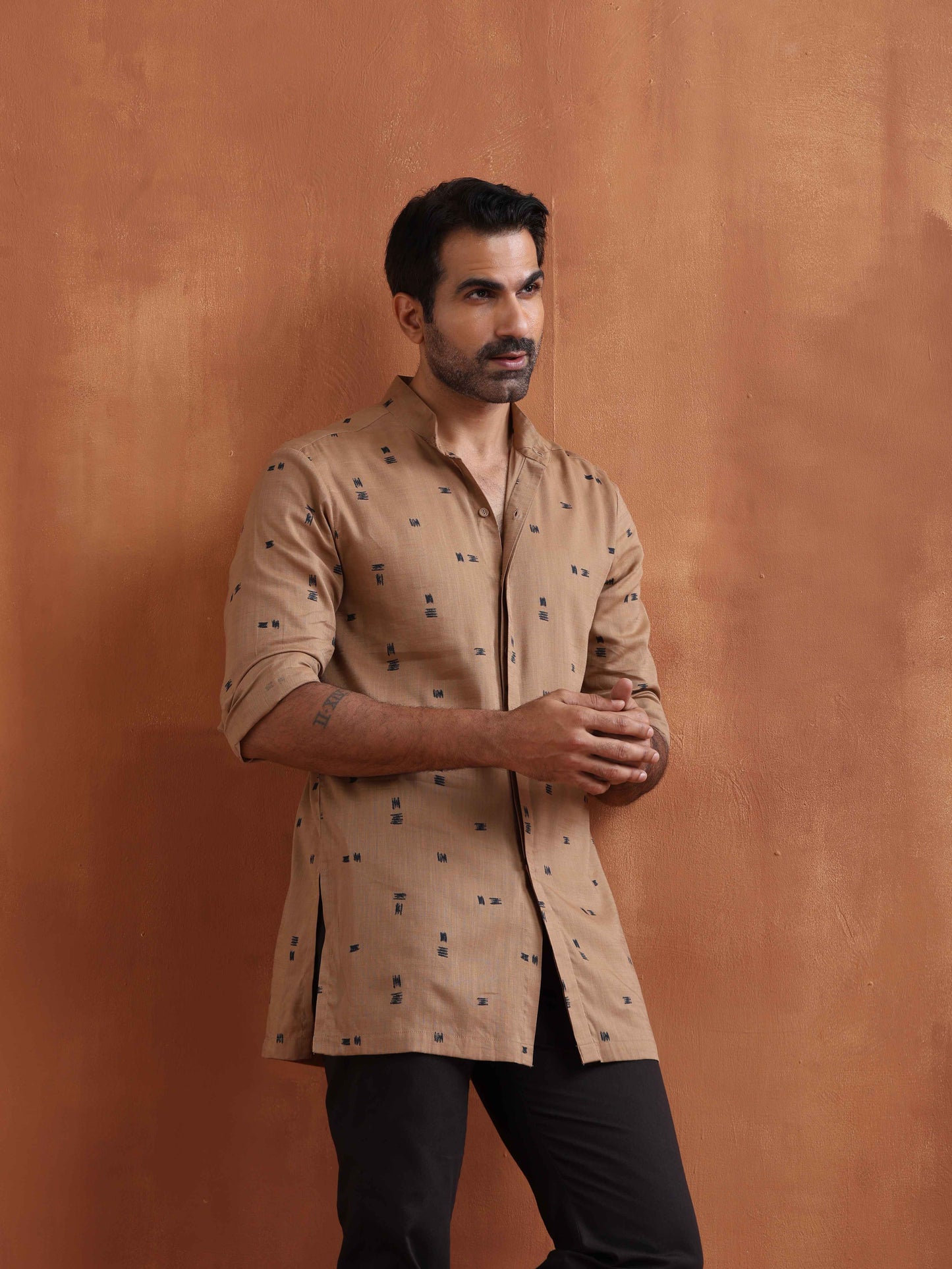 trueBrowns Men's Brown Printed Short Kurta | Swadesiicart