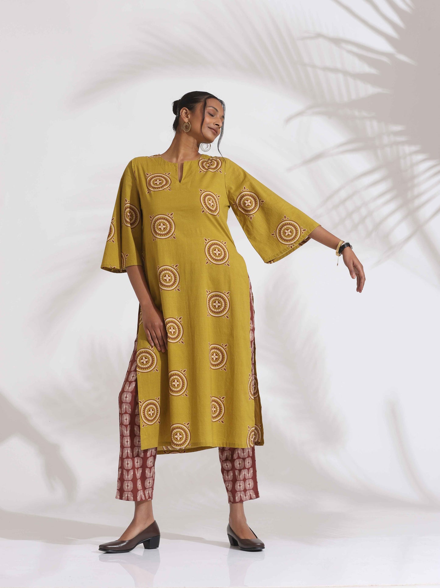 trueBrowns Green Cotton Print HighSlit Kurta Set | Swadesiicart