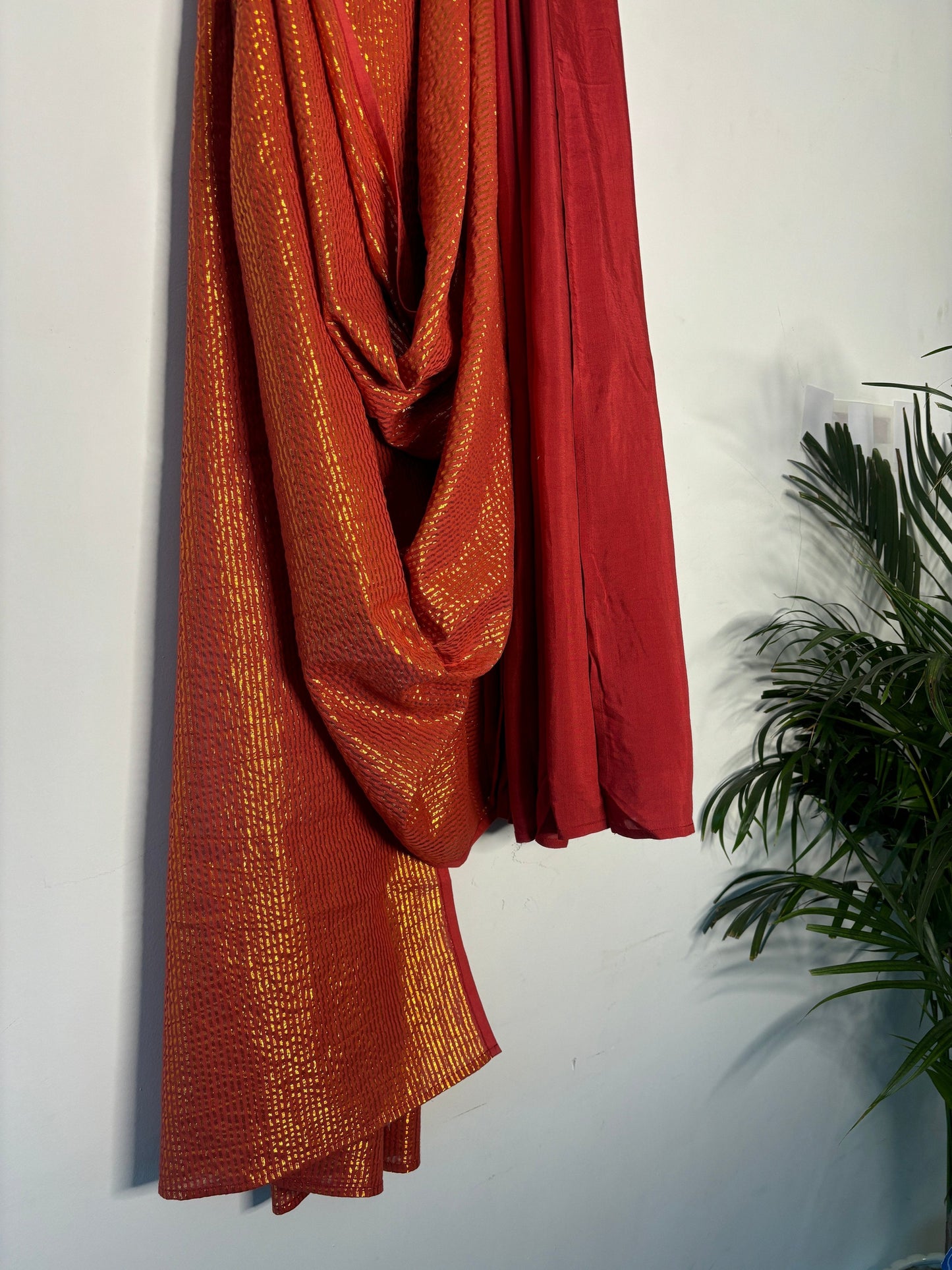 trueBrowns Rust Metallic Saree | Swadesiicart